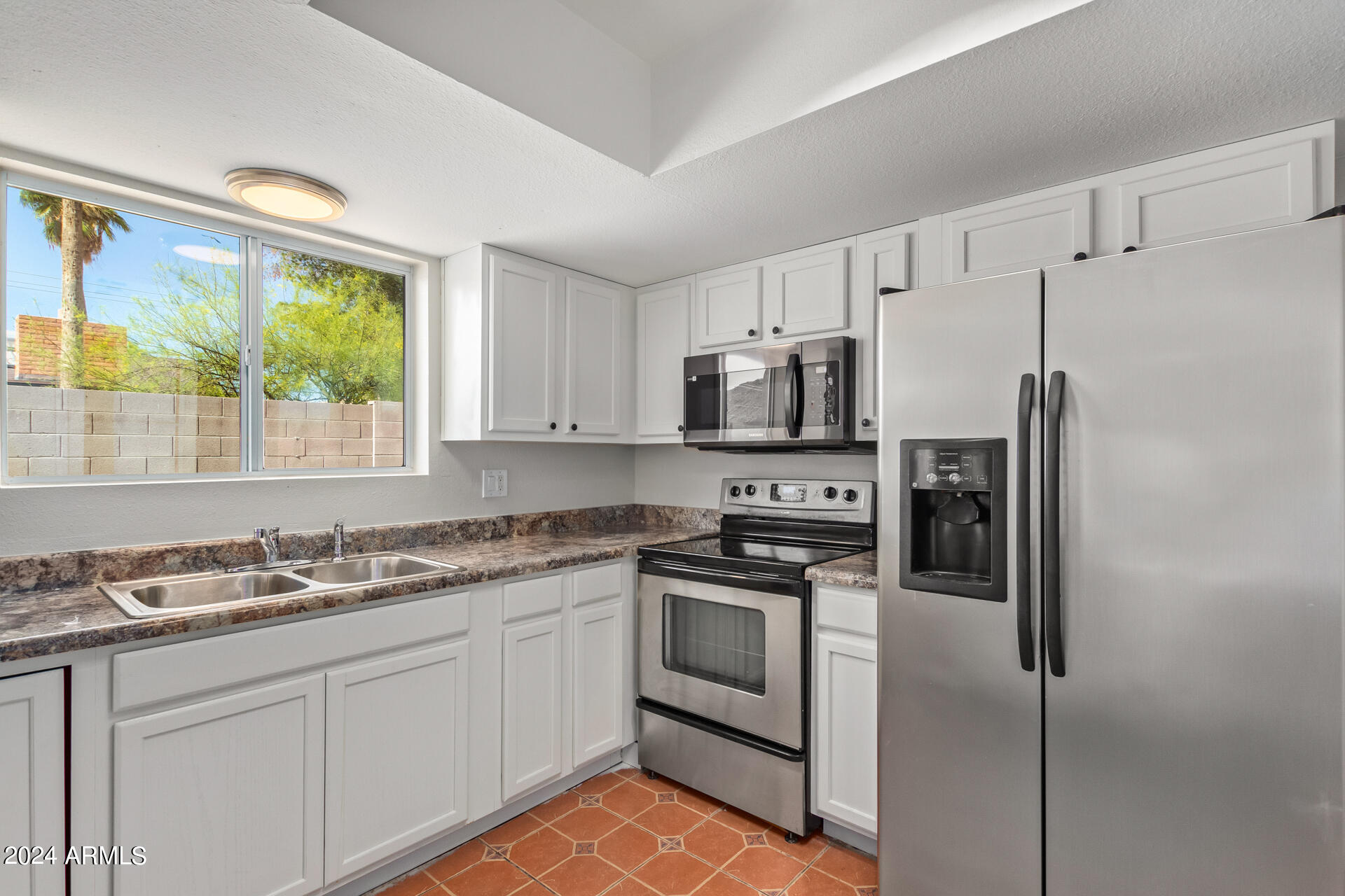 2802 E DAHLIA Drive
