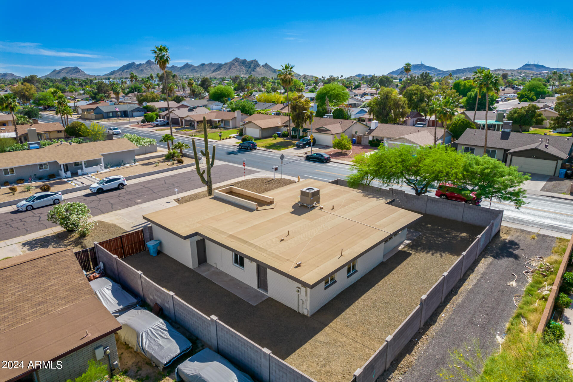 2802 E DAHLIA Drive