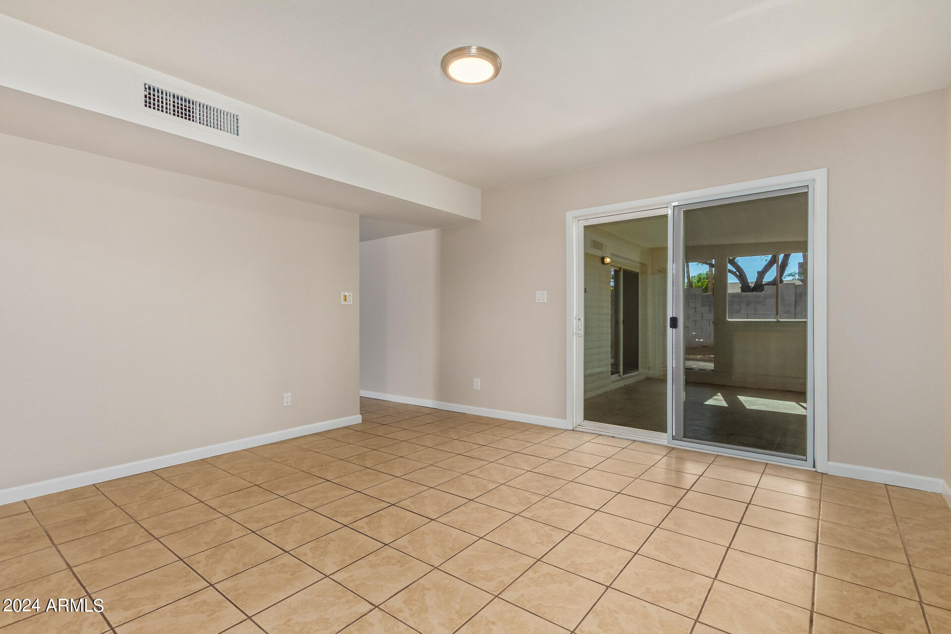 2802 E DAHLIA Drive