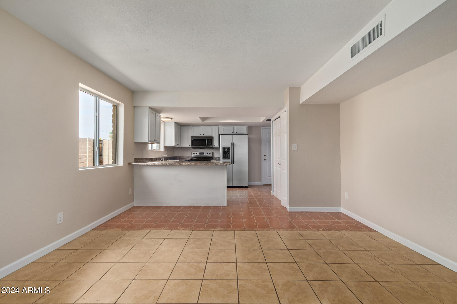 2802 E DAHLIA Drive