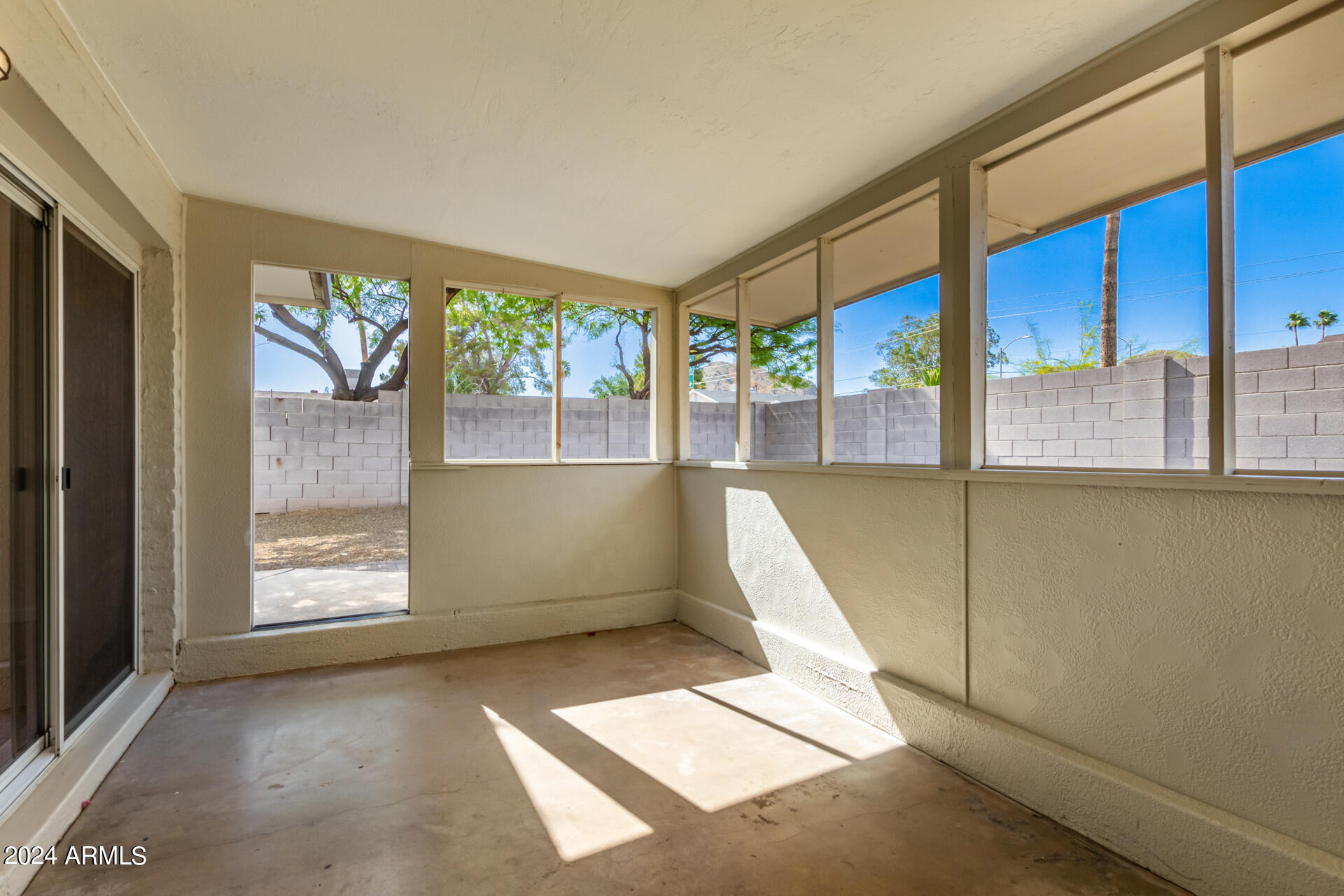 2802 E DAHLIA Drive