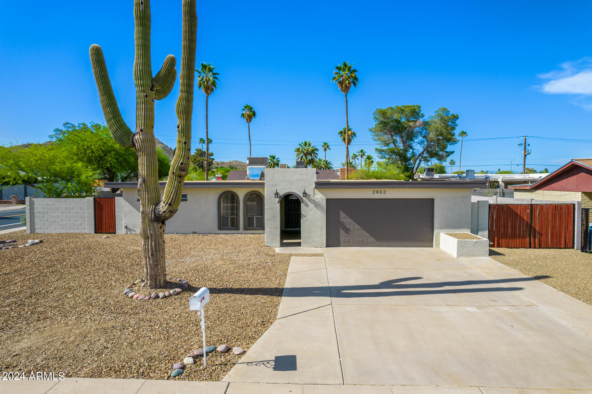 2802 E DAHLIA Drive