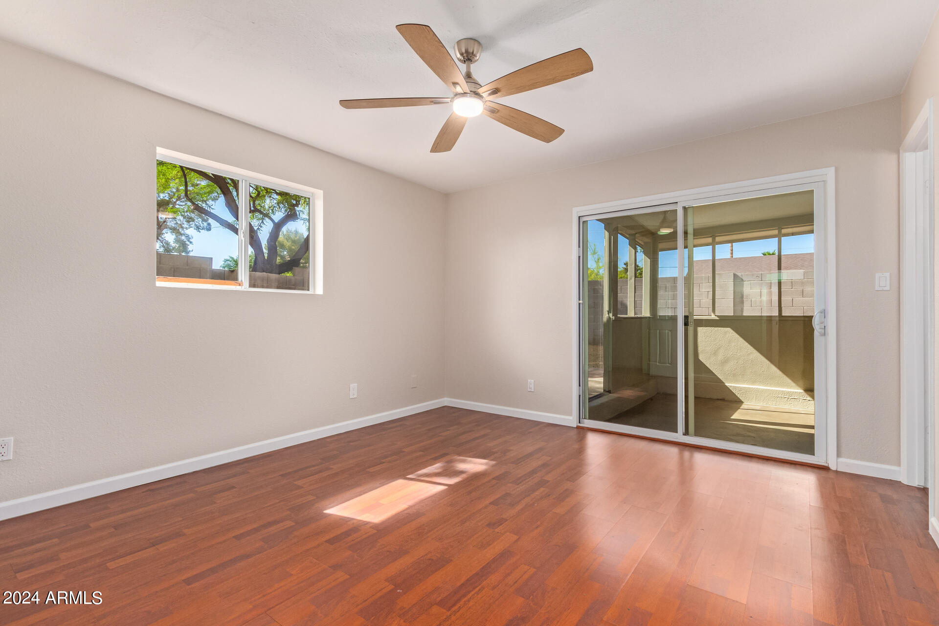 2802 E DAHLIA Drive