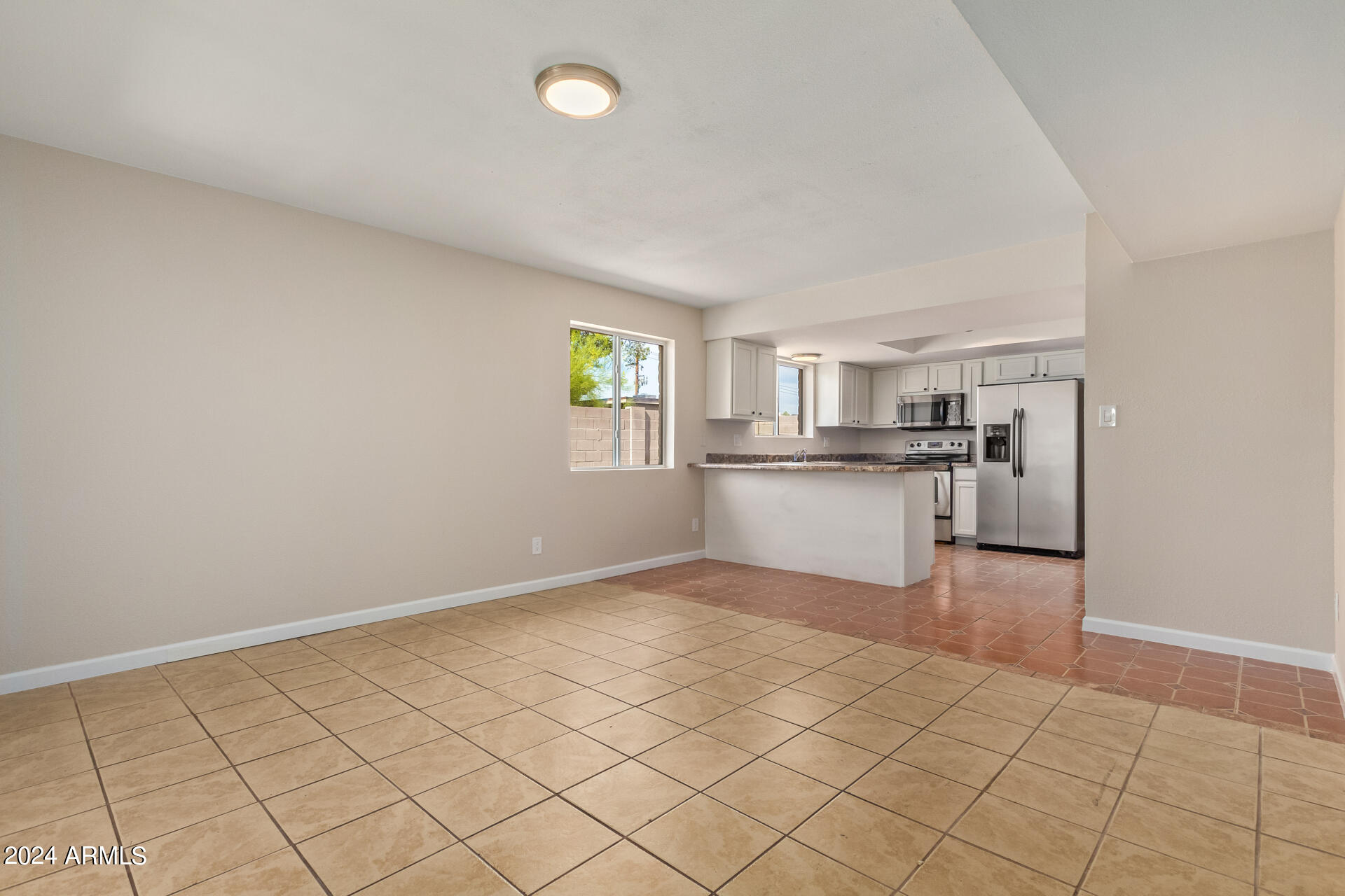 2802 E DAHLIA Drive