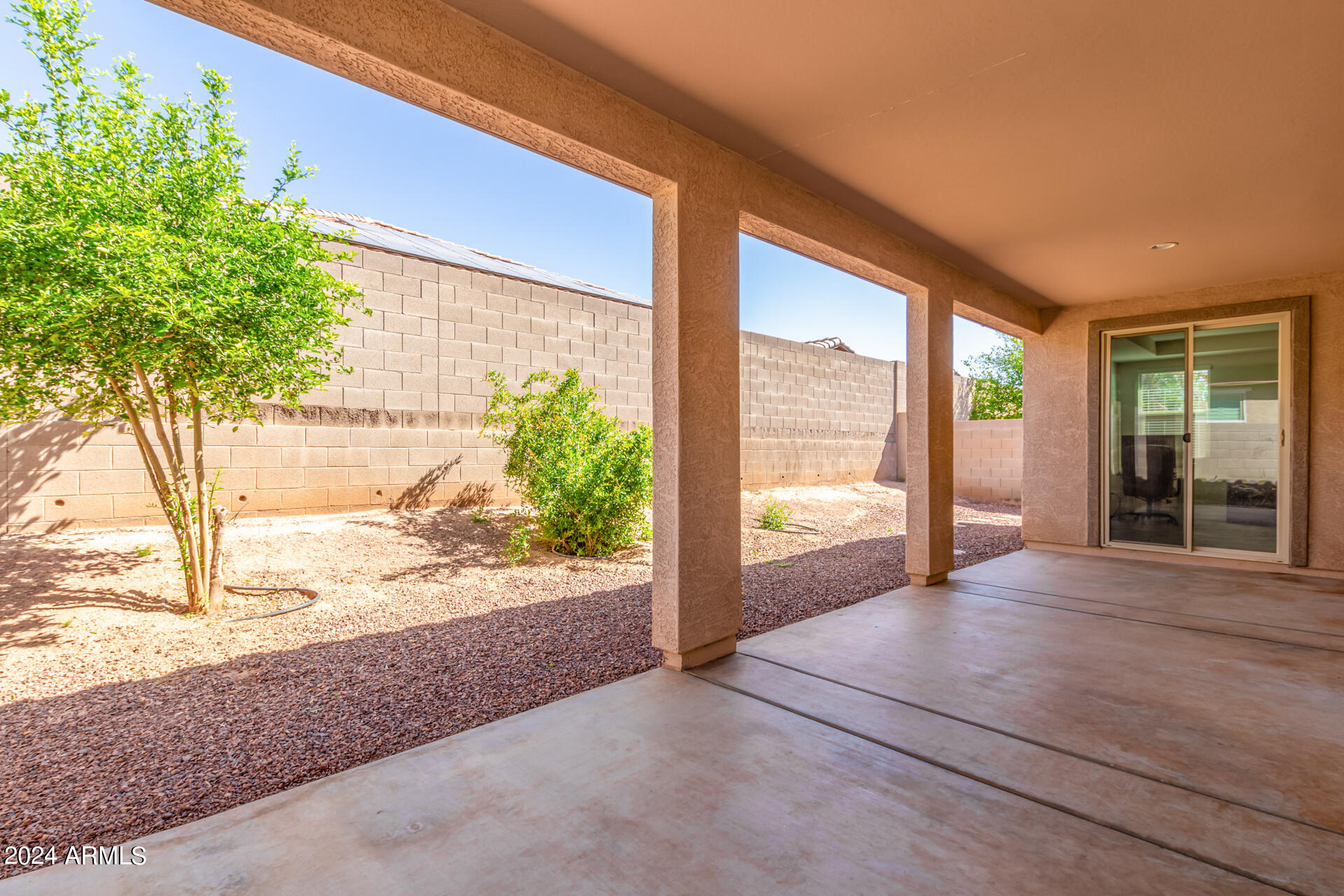 15838 W DESERT HILLS Drive