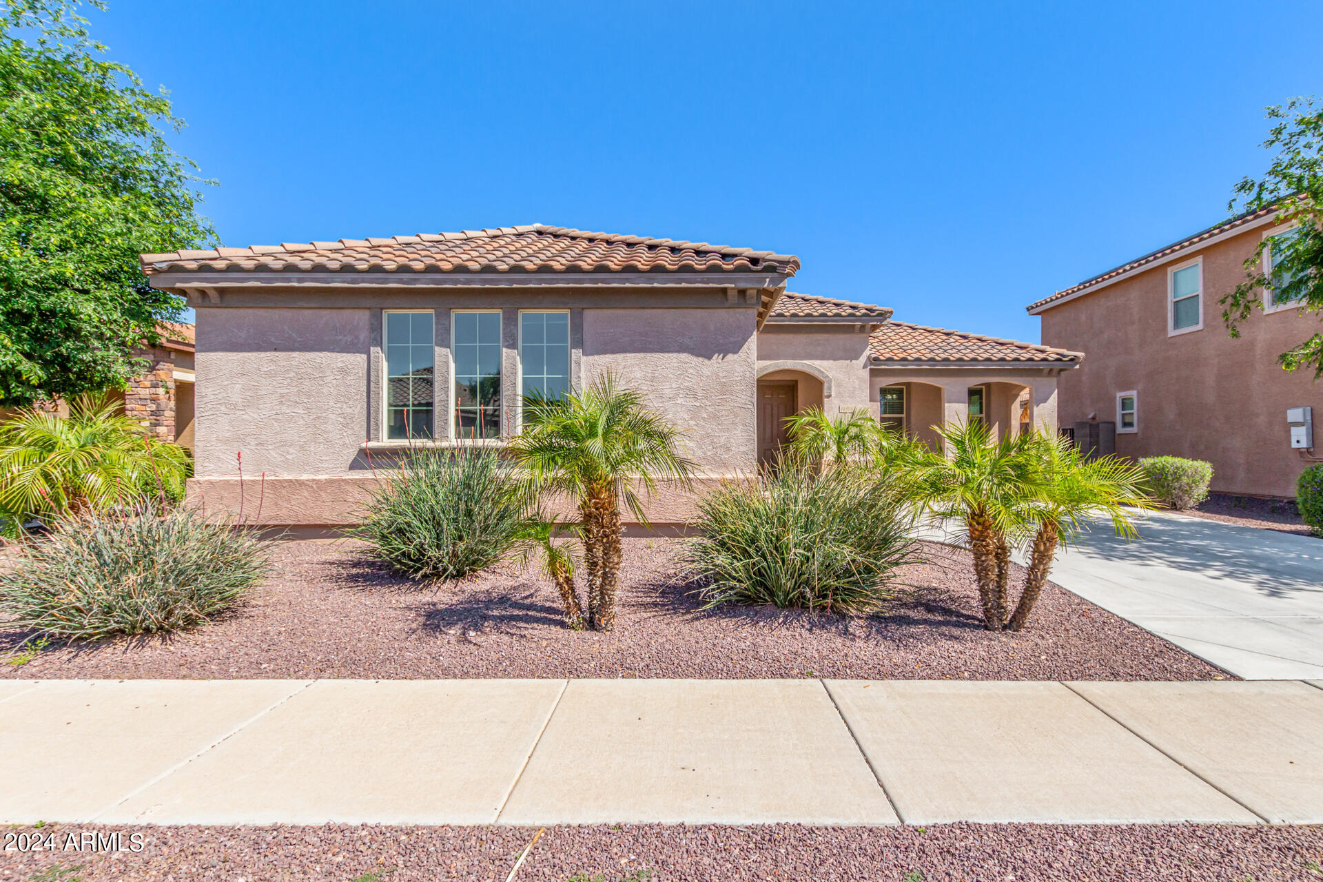 15838 W DESERT HILLS Drive