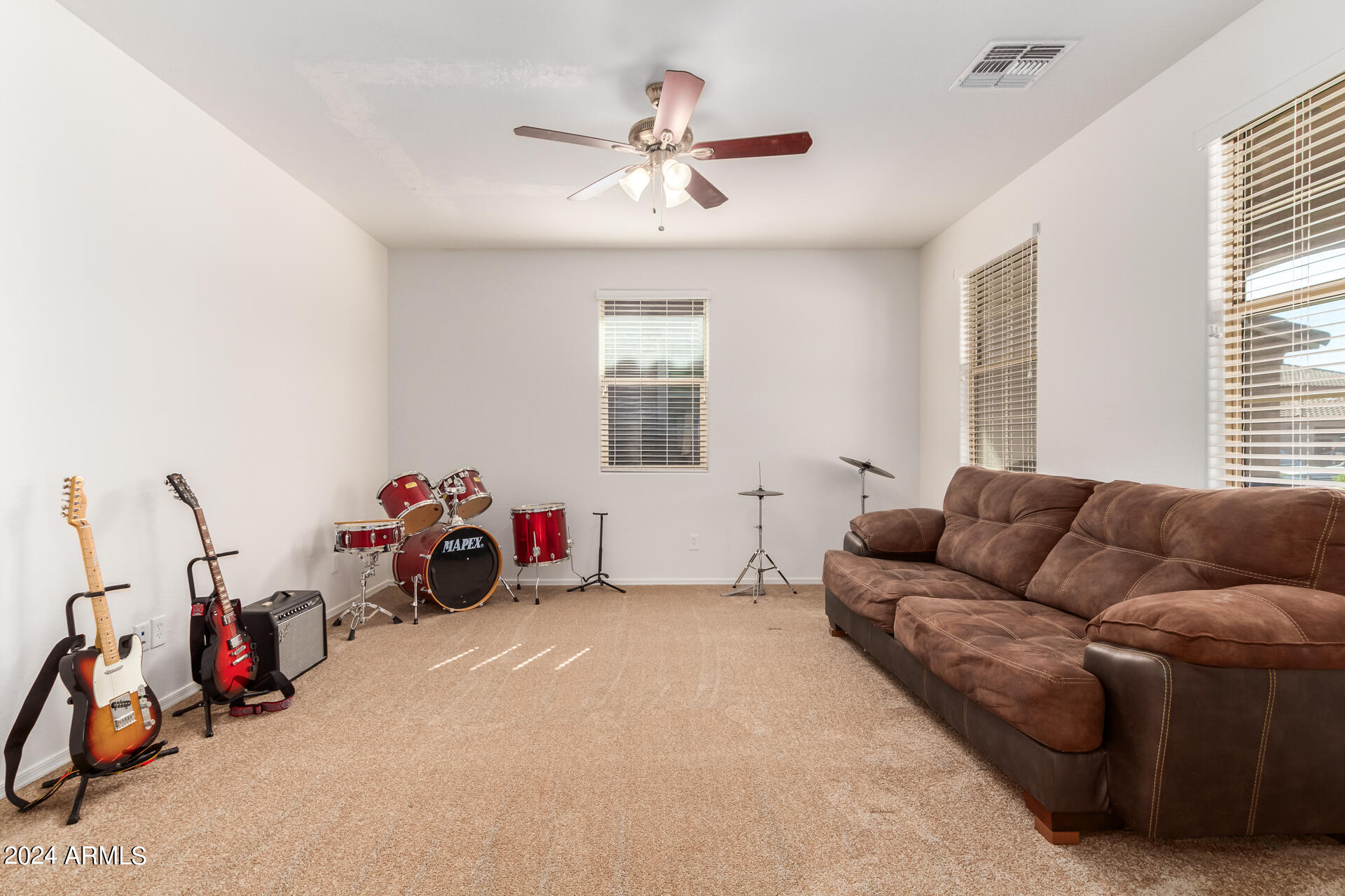 15838 W DESERT HILLS Drive