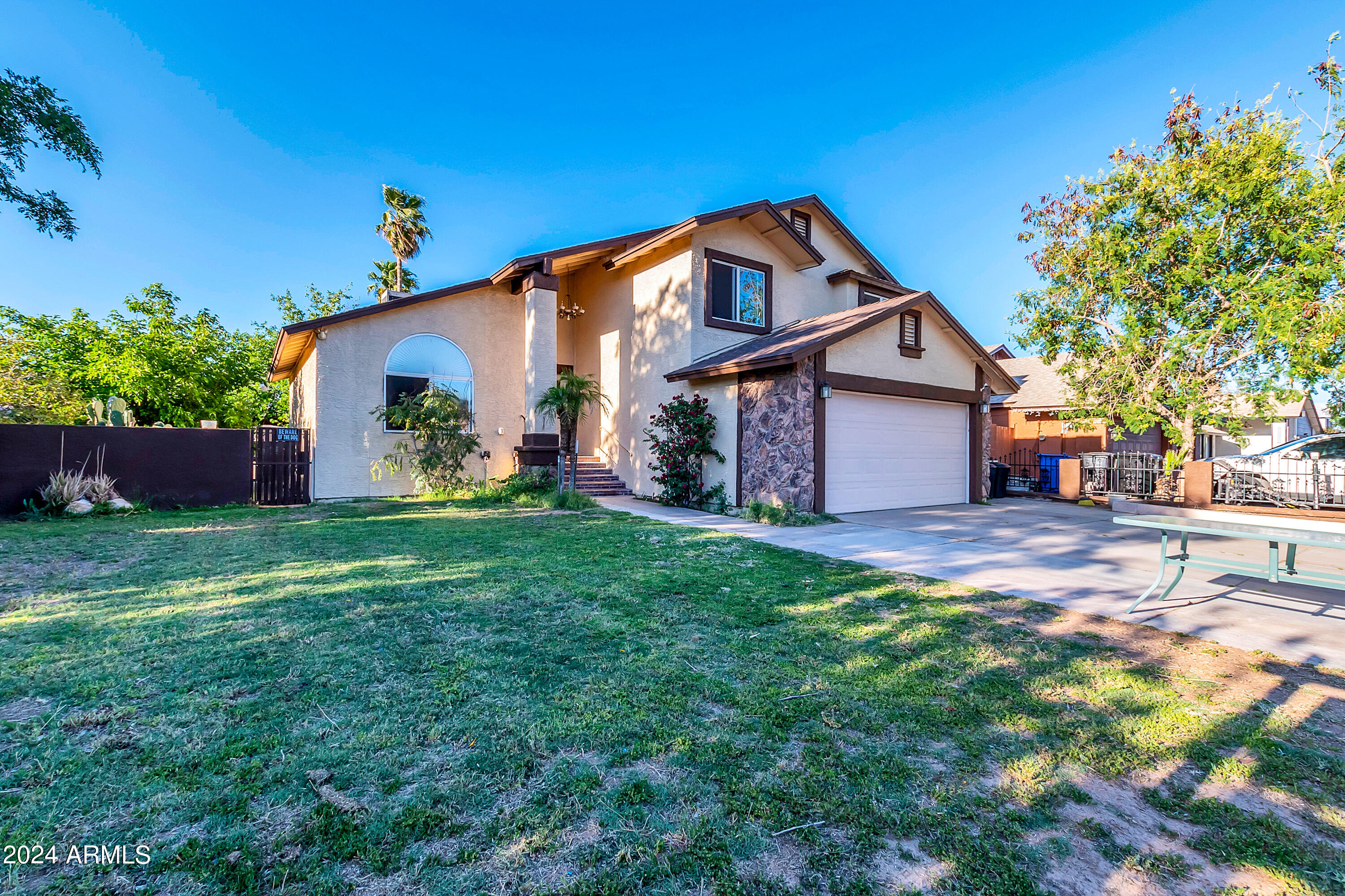 1614 E VINEYARD Road