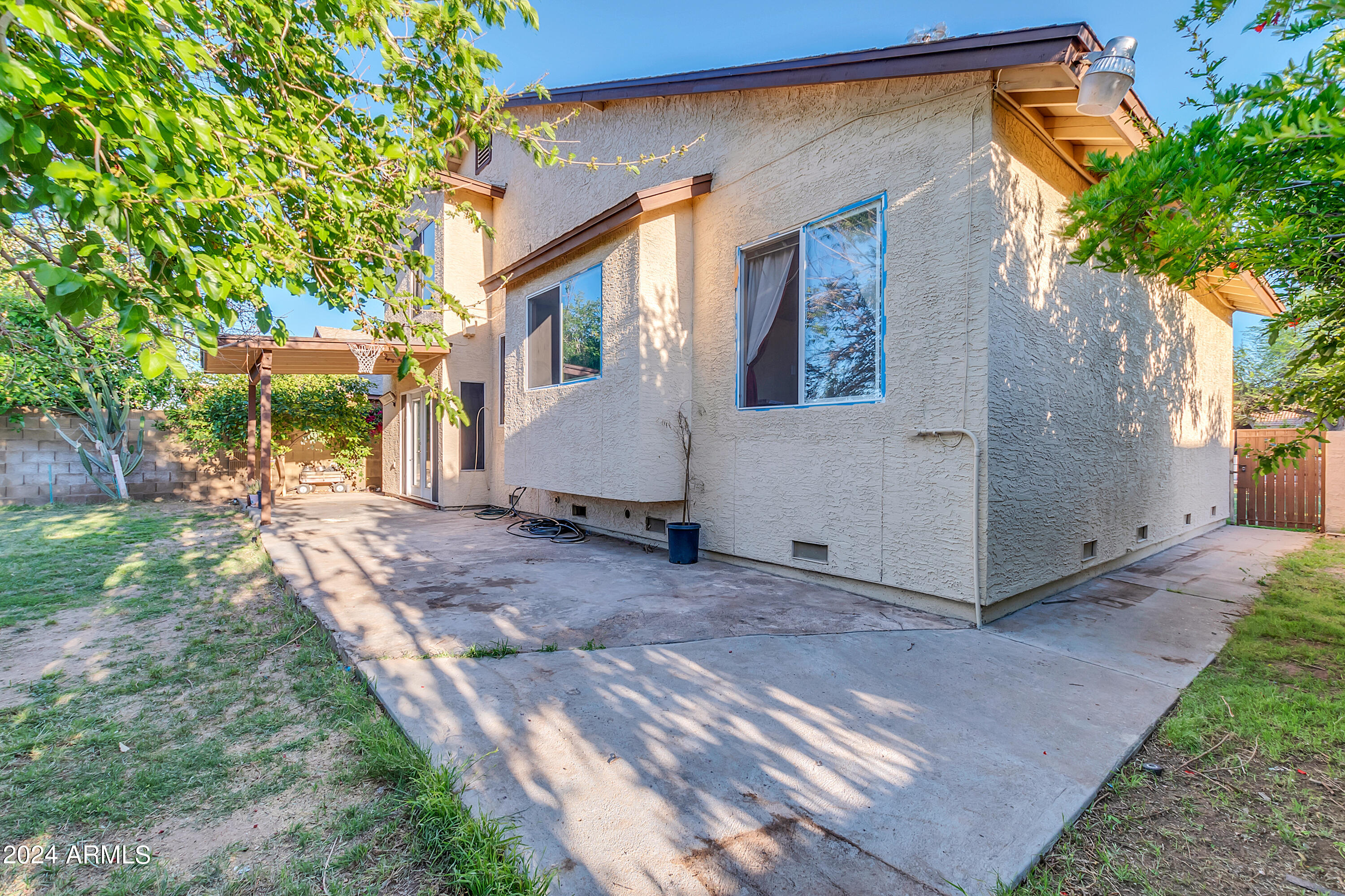 1614 E VINEYARD Road