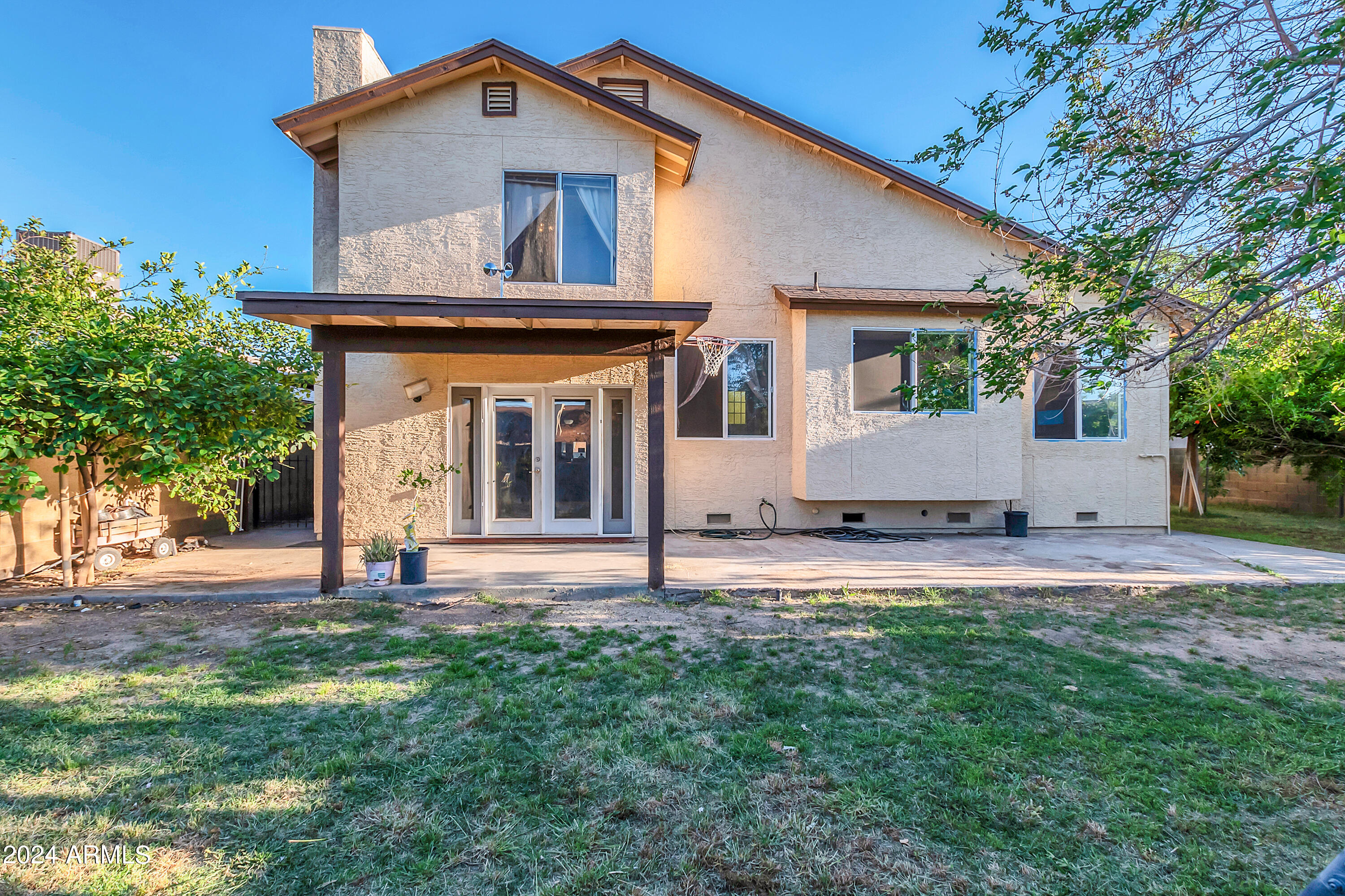 1614 E VINEYARD Road