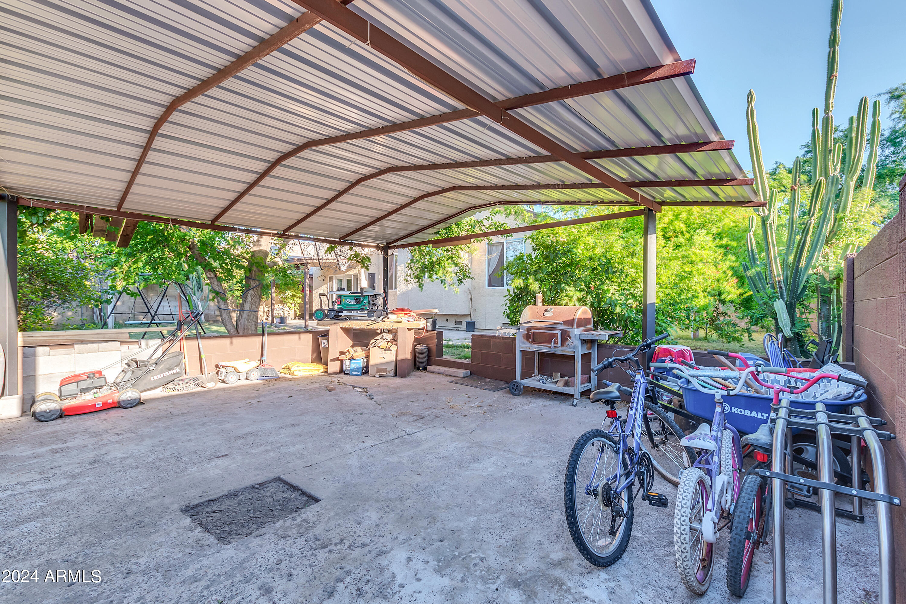 1614 E VINEYARD Road