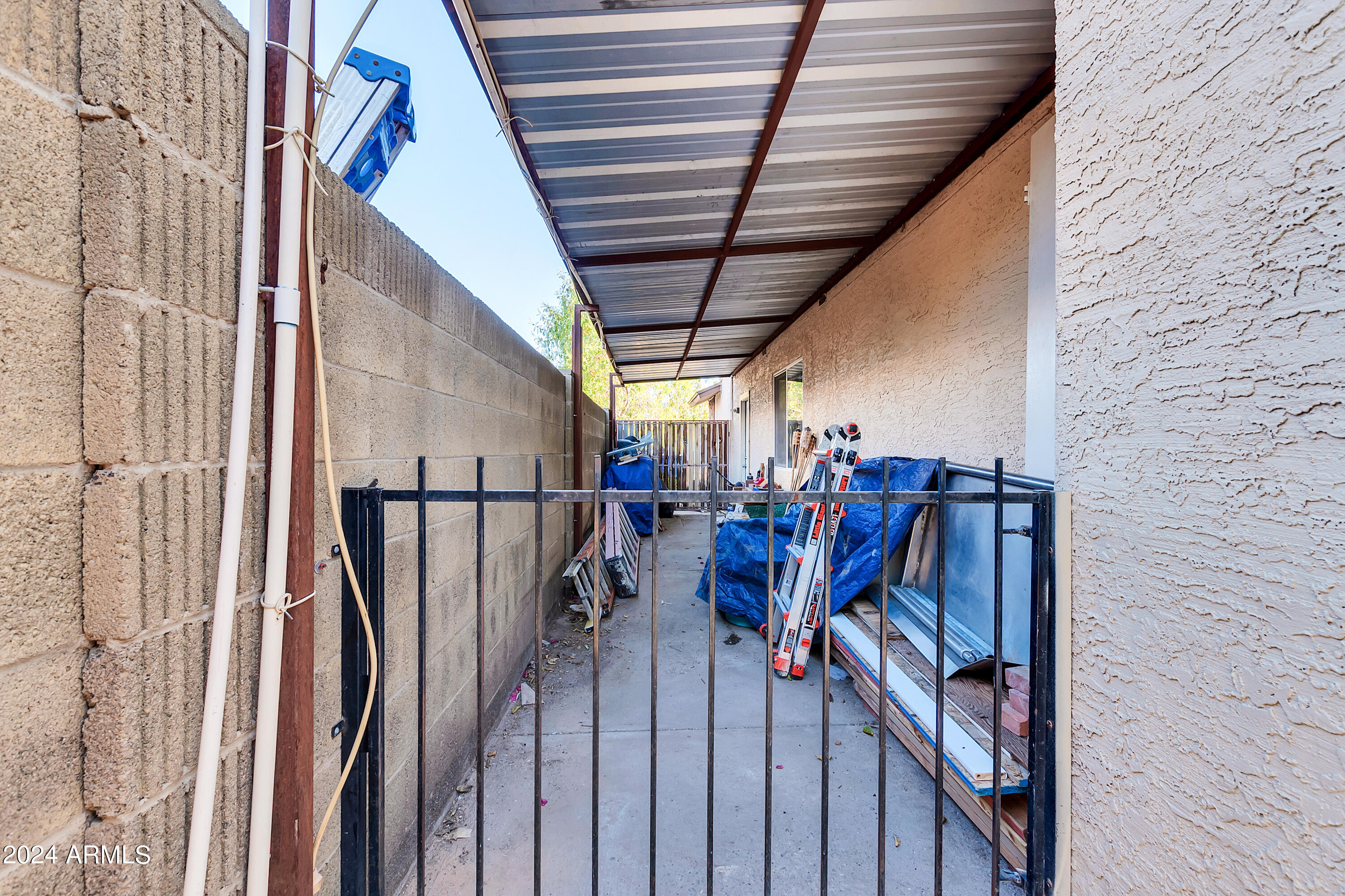 1614 E VINEYARD Road