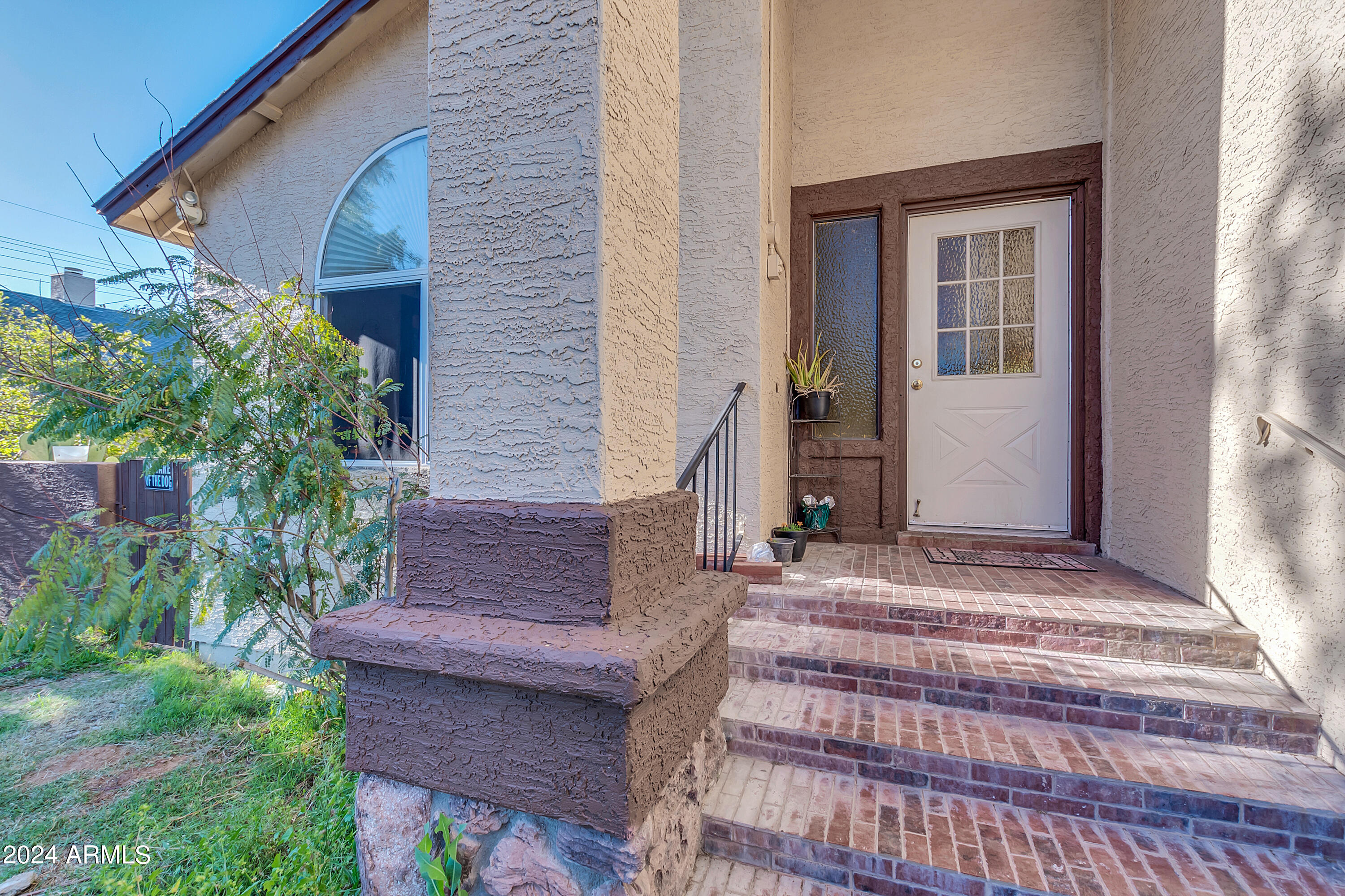 1614 E VINEYARD Road