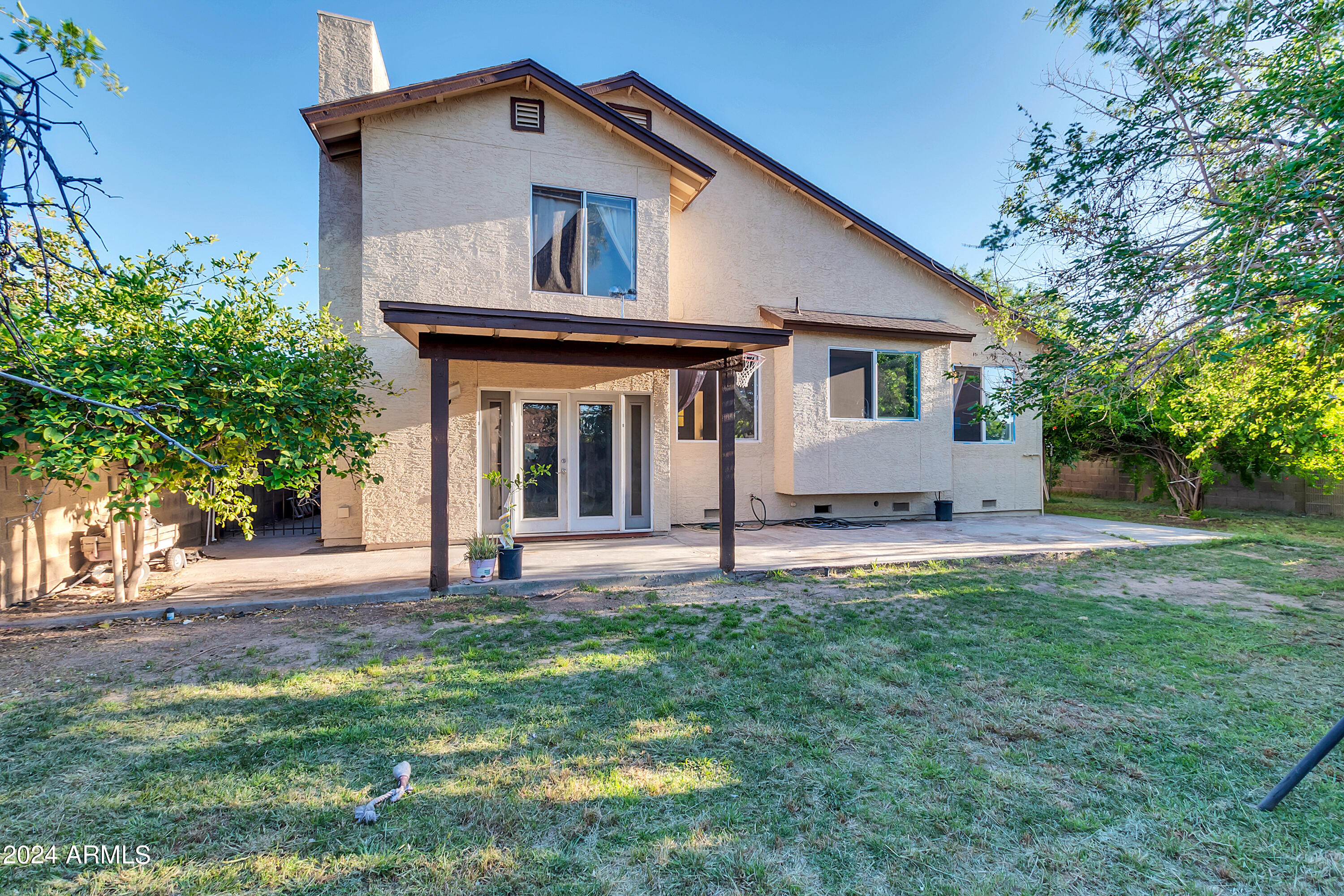 1614 E VINEYARD Road