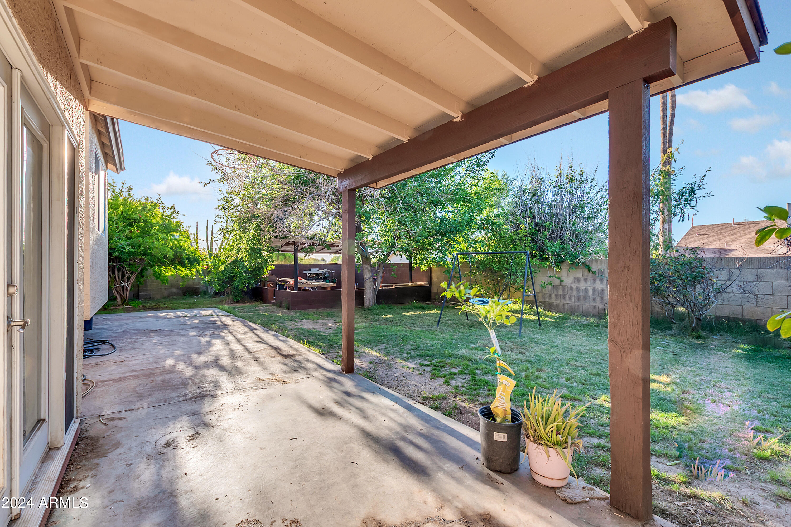 1614 E VINEYARD Road