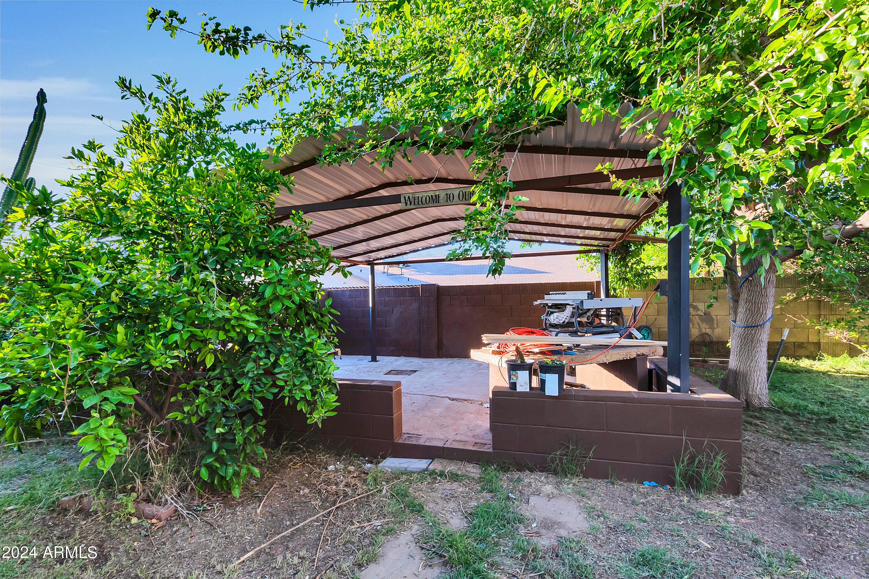 1614 E VINEYARD Road