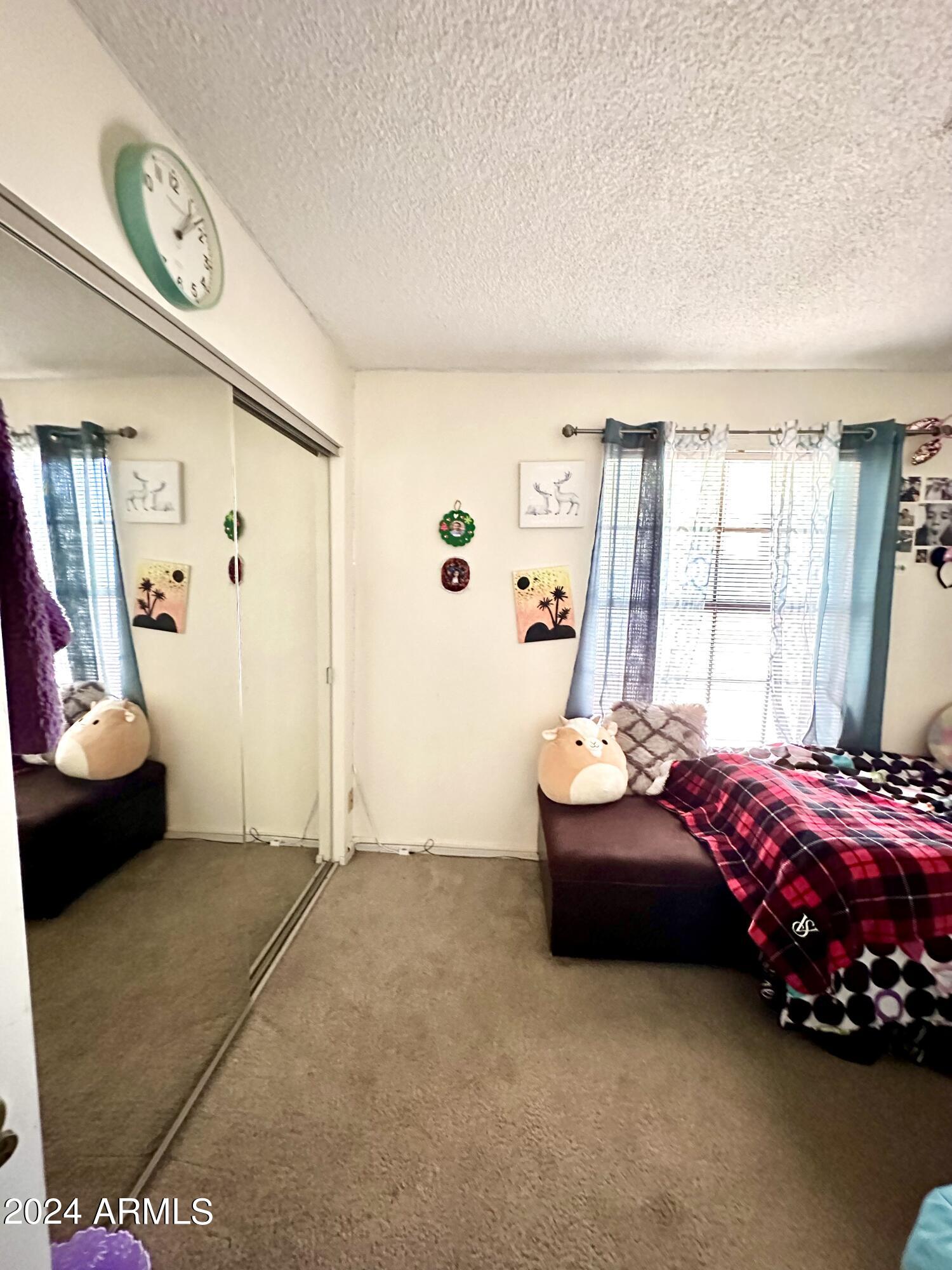 8937 W CINNABAR Avenue