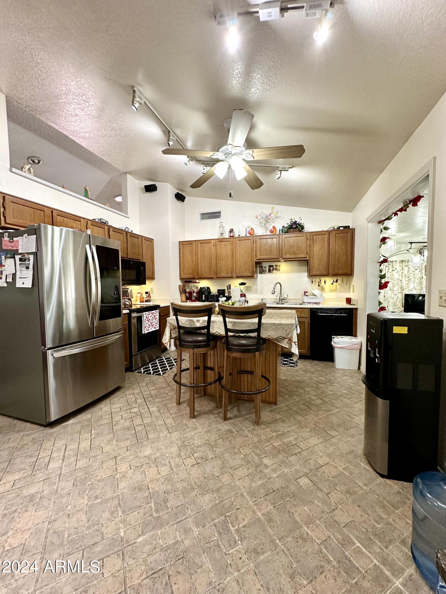 8937 W CINNABAR Avenue