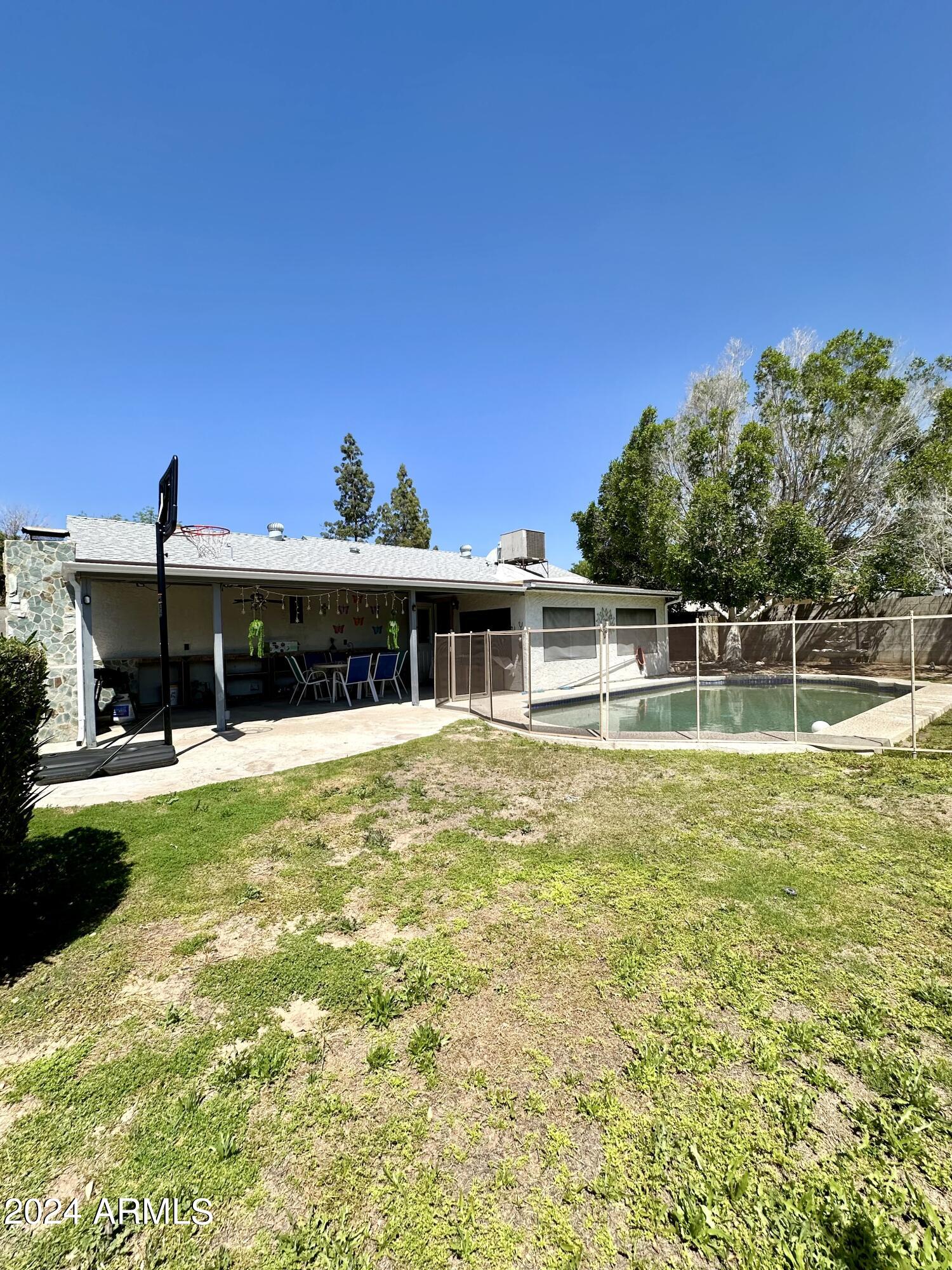 8937 W CINNABAR Avenue