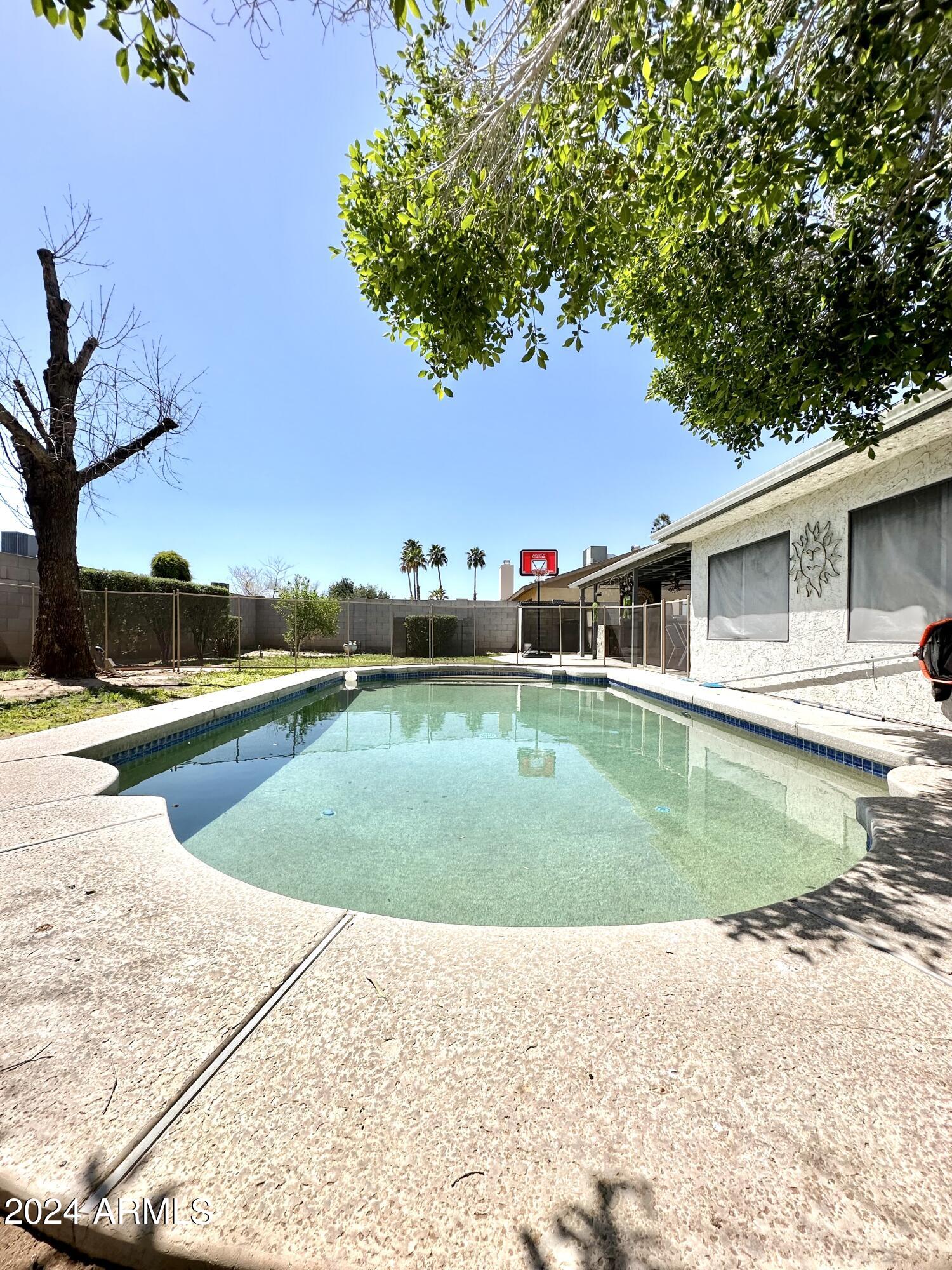 8937 W CINNABAR Avenue