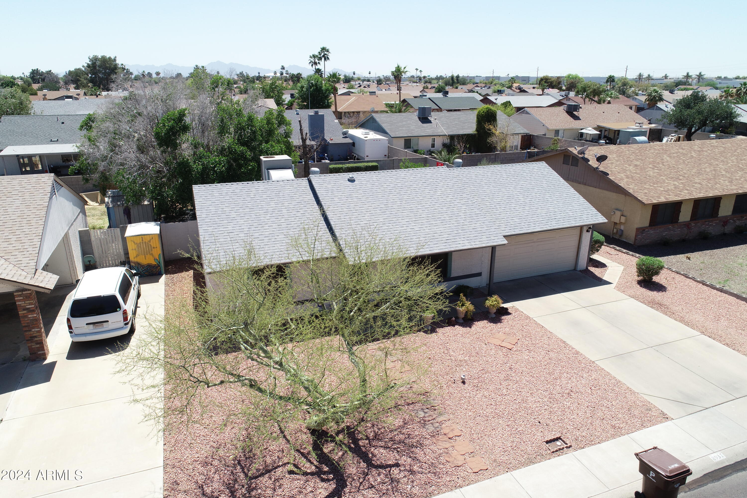 8937 W CINNABAR Avenue