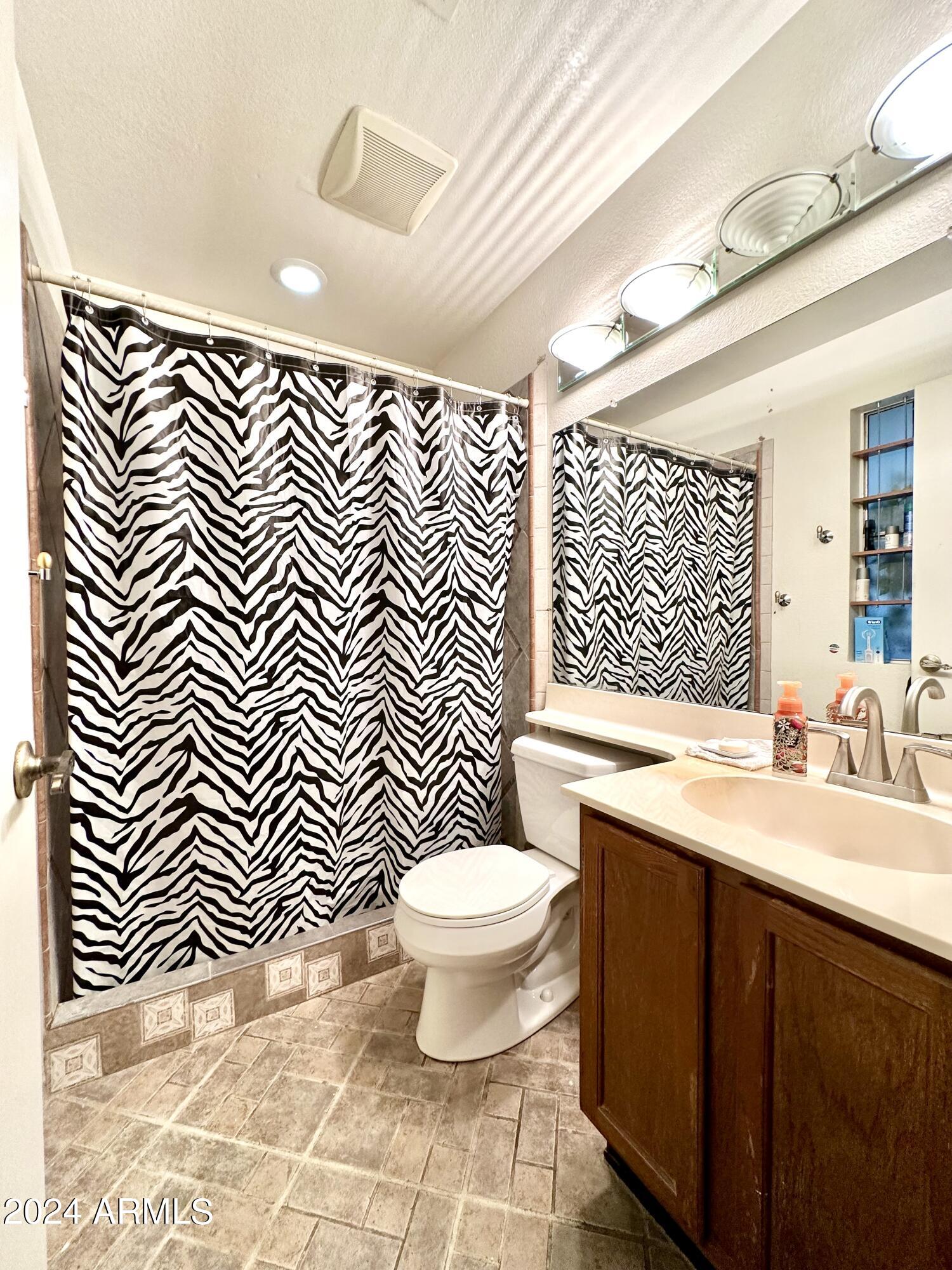 8937 W CINNABAR Avenue