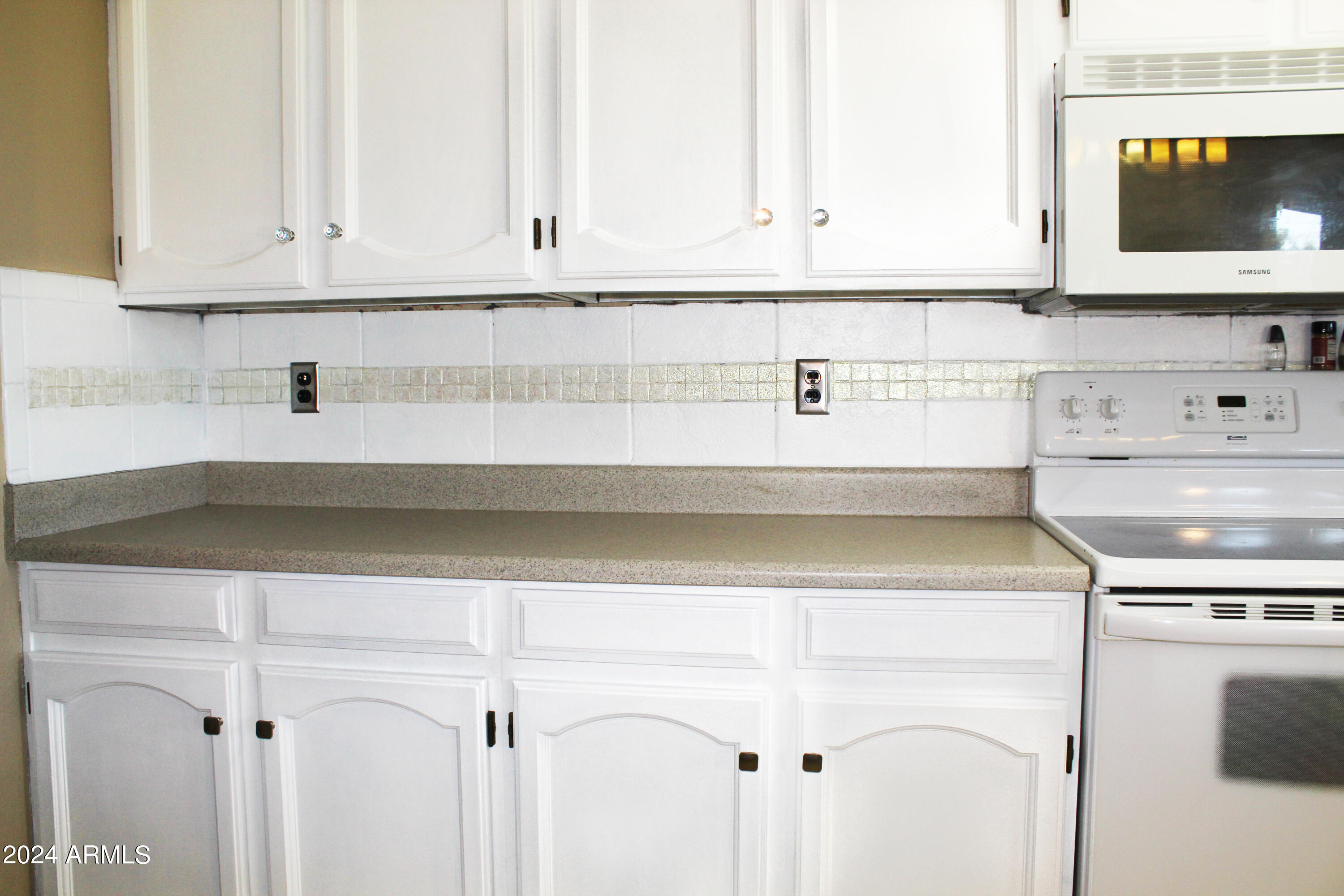 5611 W CHICAGO Street