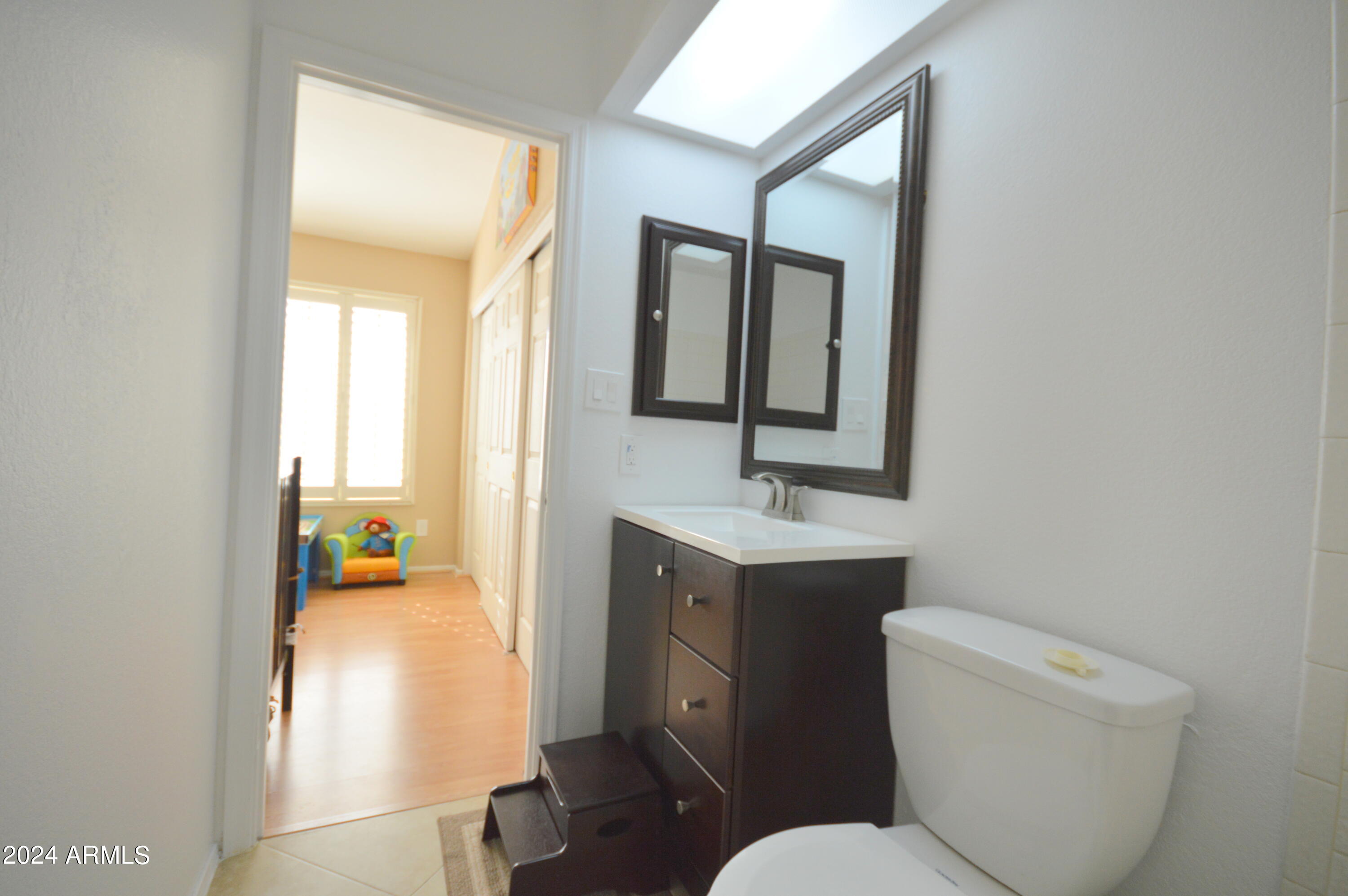 5611 W CHICAGO Street