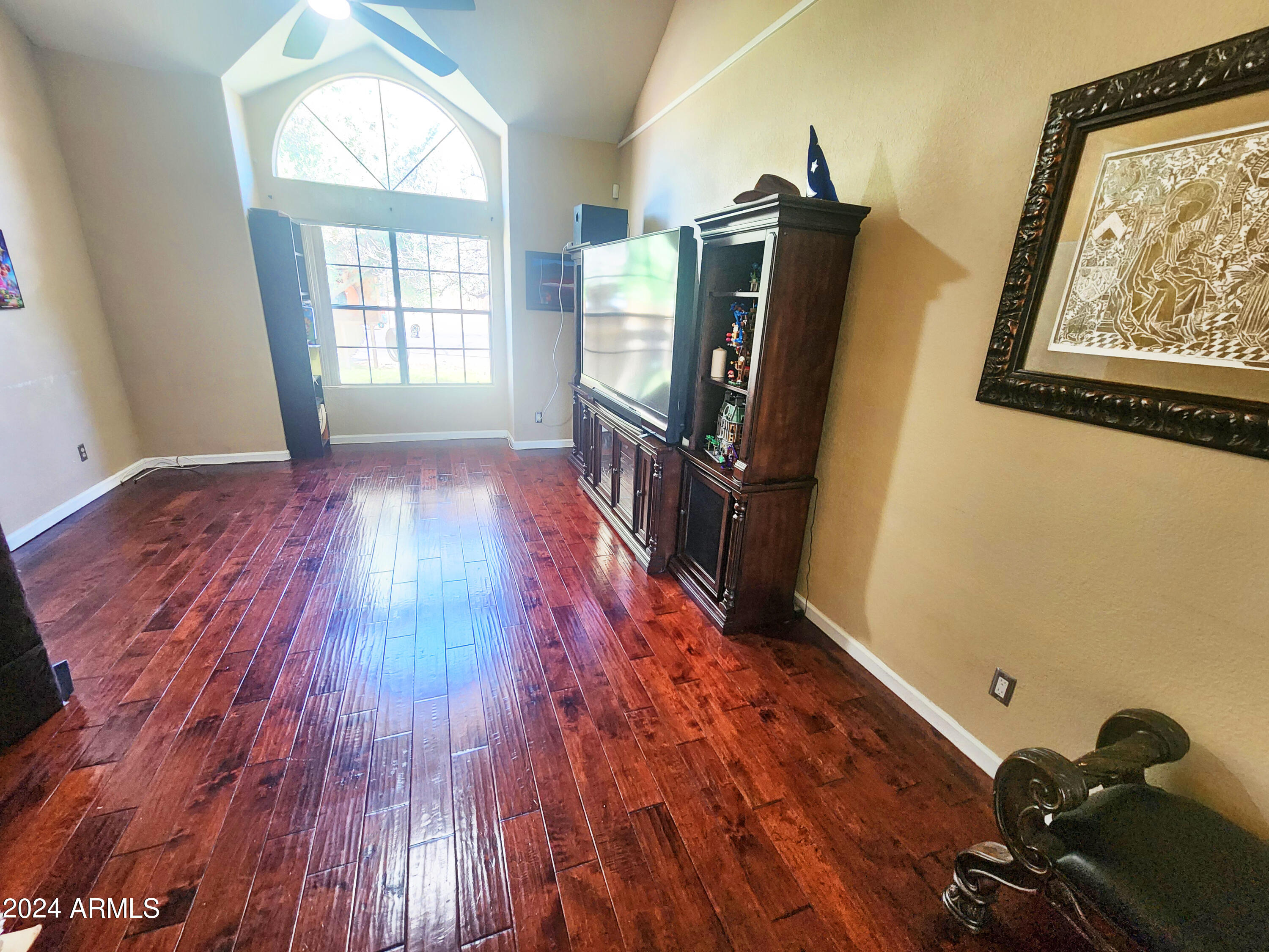 5611 W CHICAGO Street