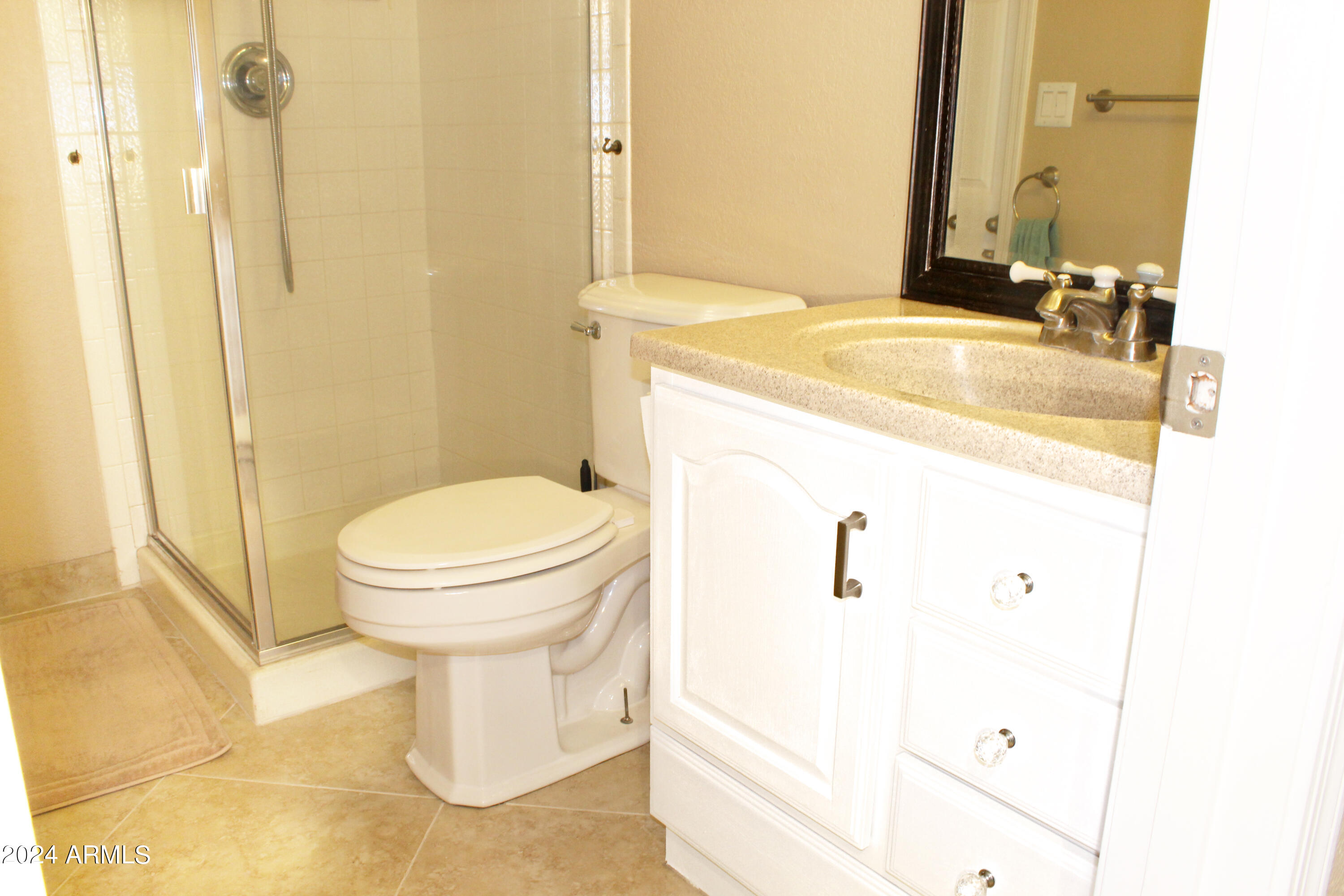 5611 W CHICAGO Street