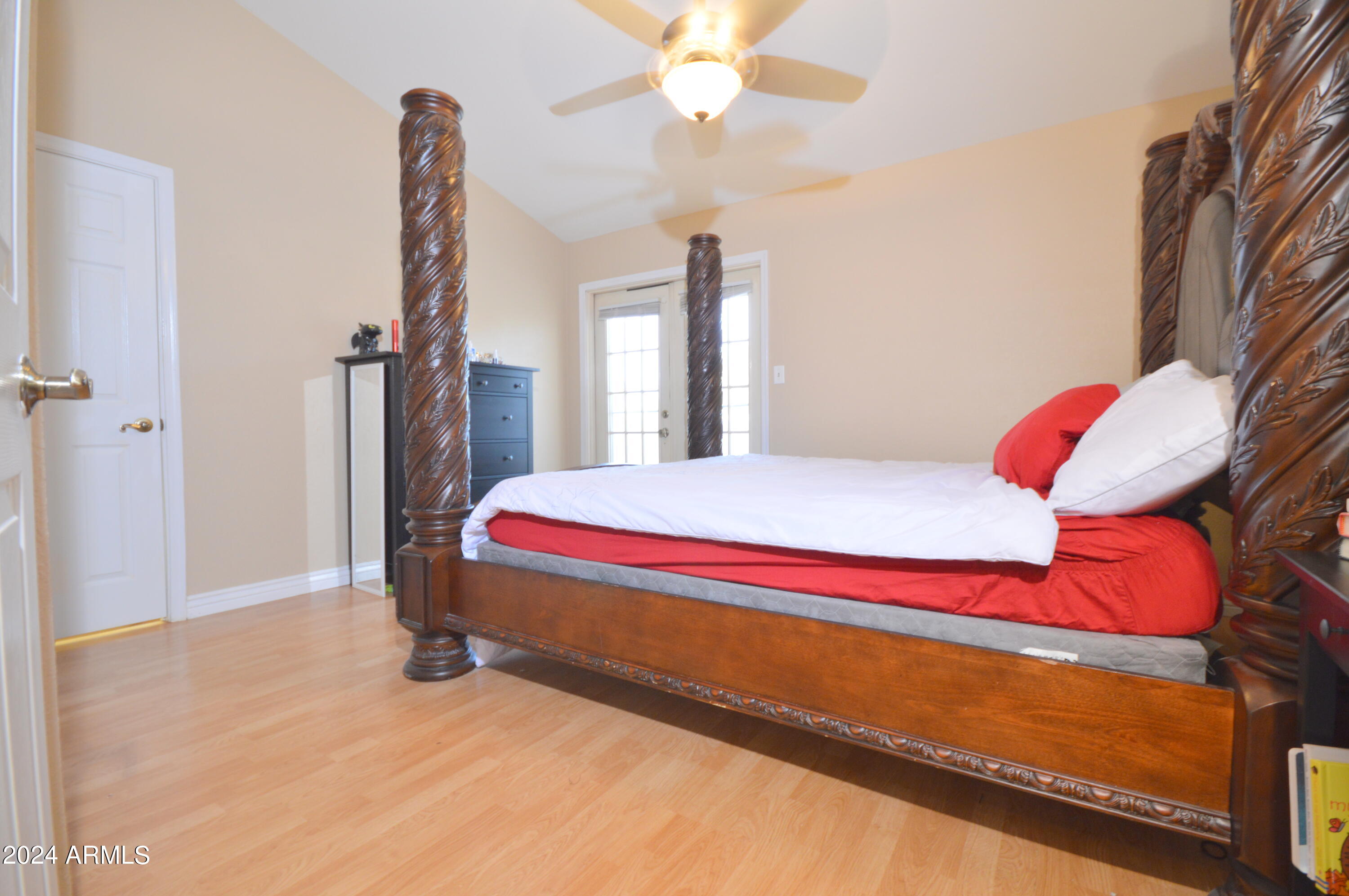 5611 W CHICAGO Street