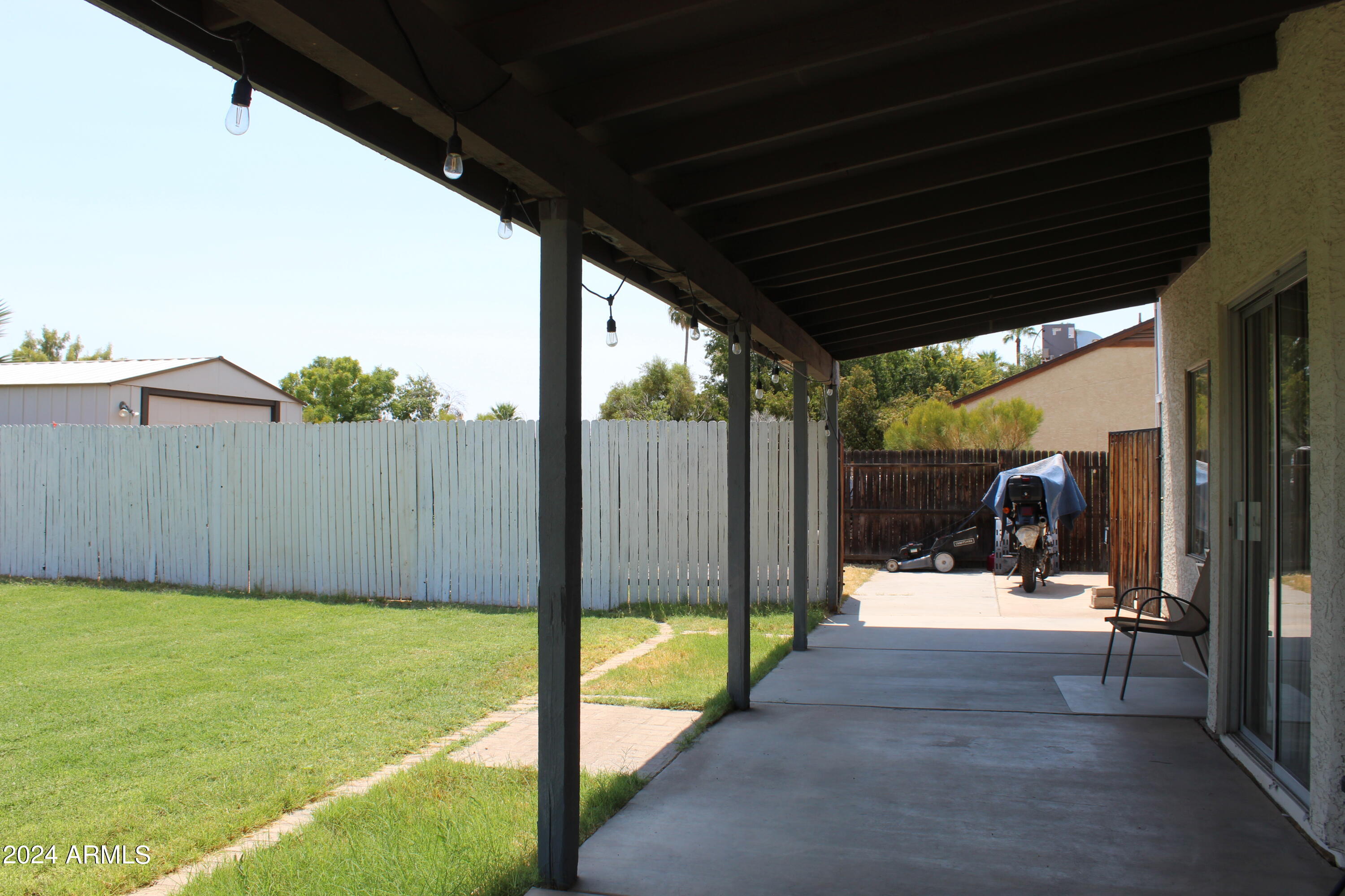 5611 W CHICAGO Street