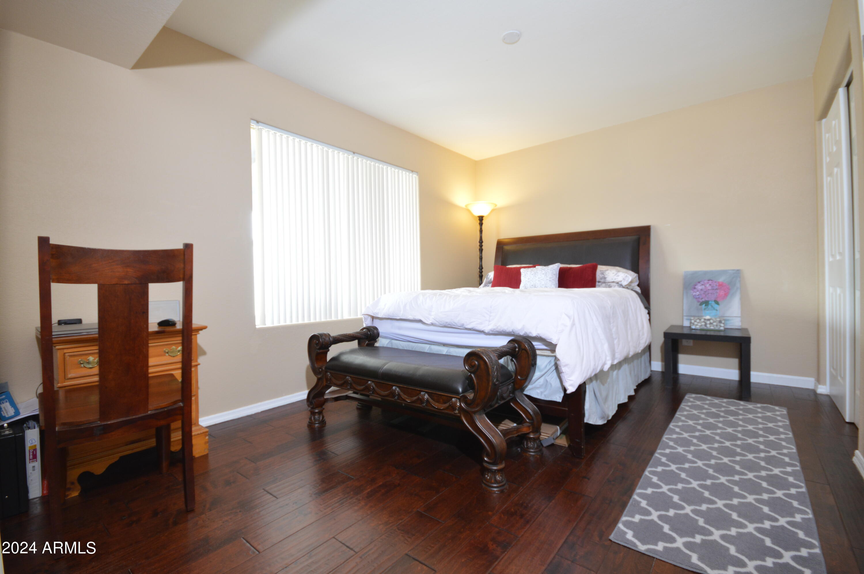 5611 W CHICAGO Street