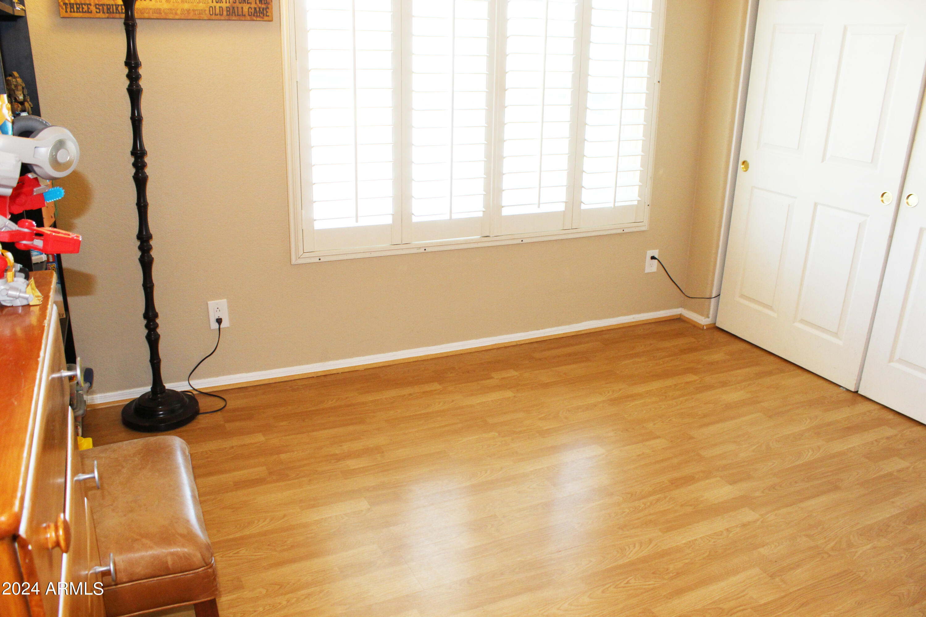 5611 W CHICAGO Street