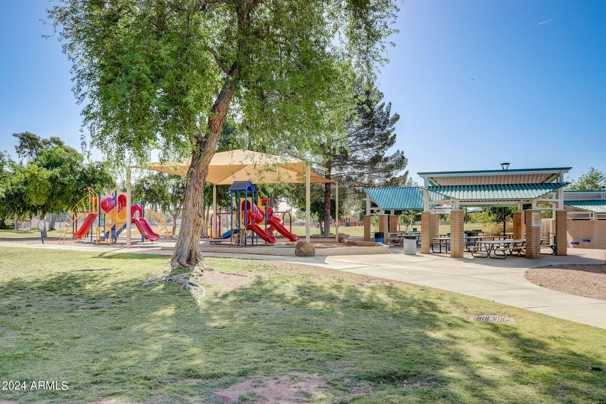 8614 E HIGHLAND Avenue