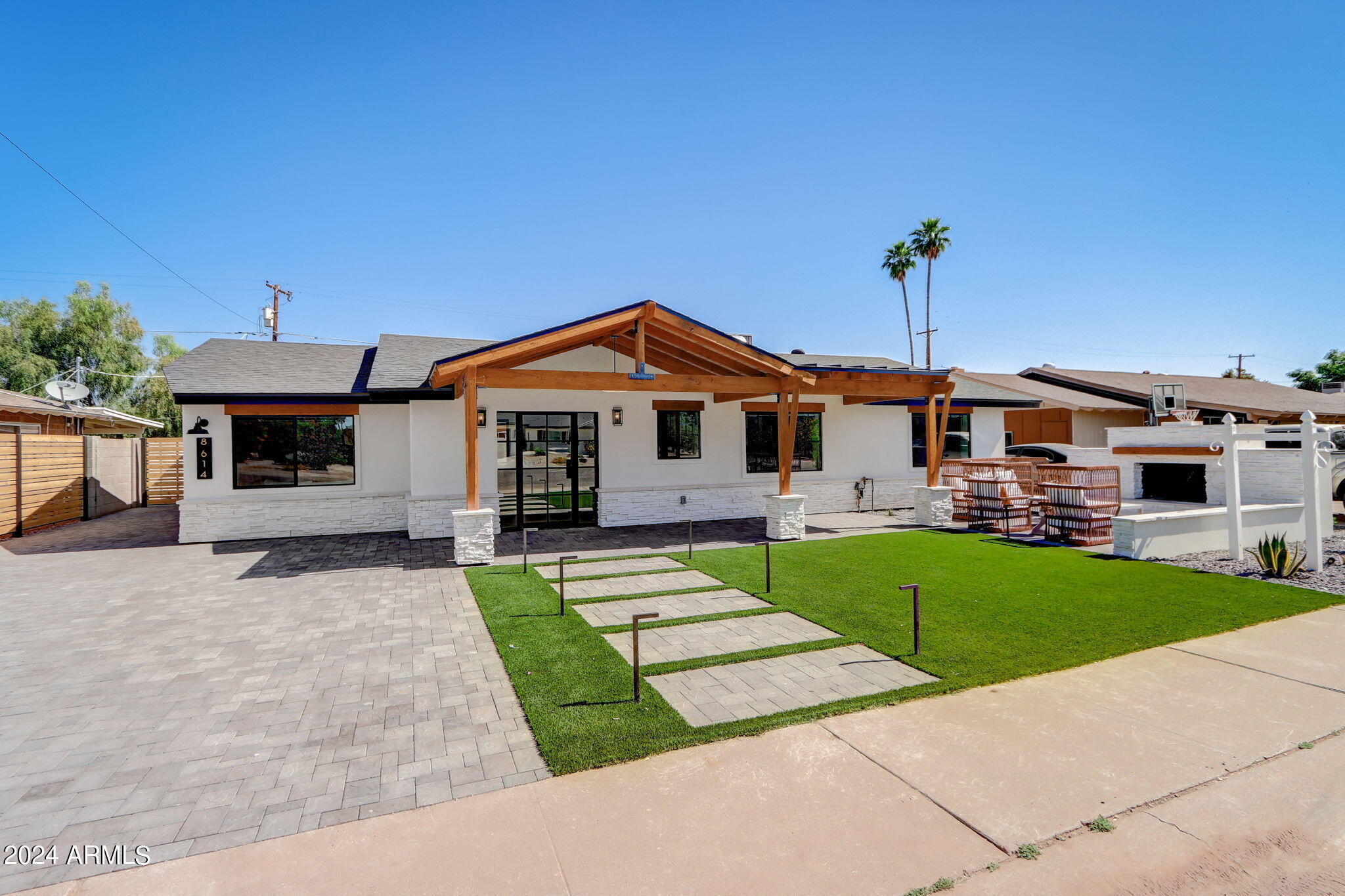8614 E HIGHLAND Avenue