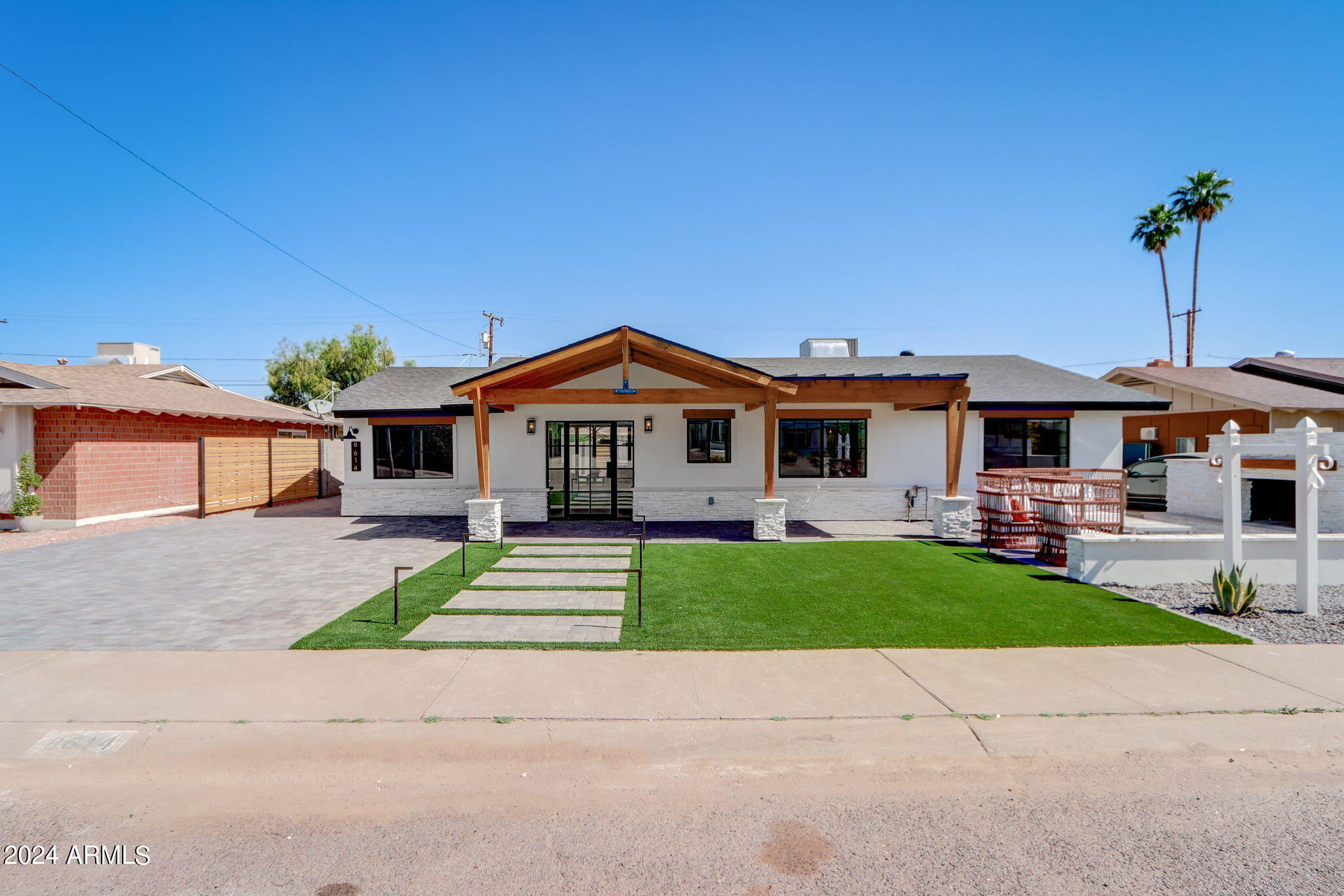 8614 E HIGHLAND Avenue