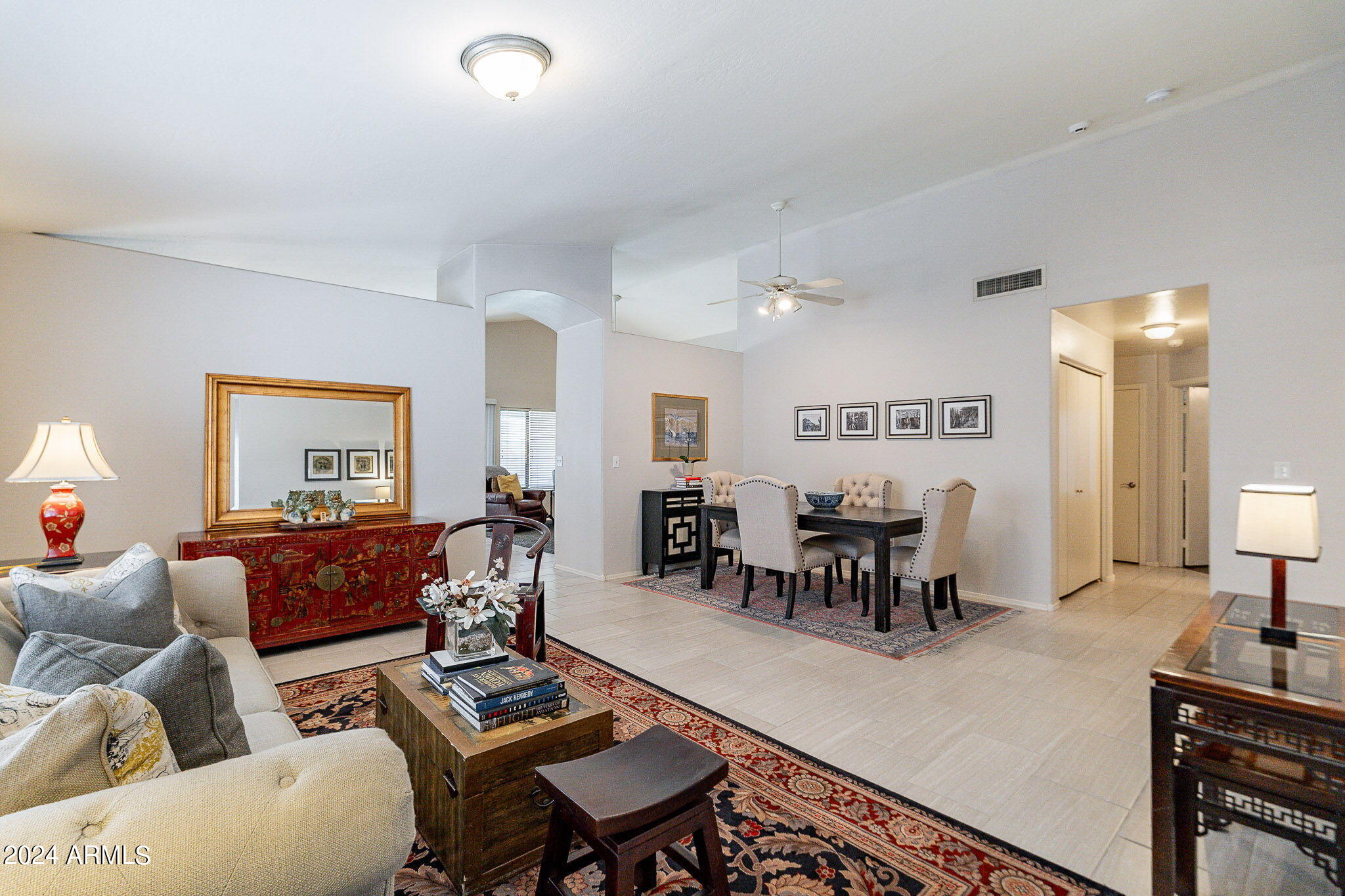527 W DOUGLAS Avenue