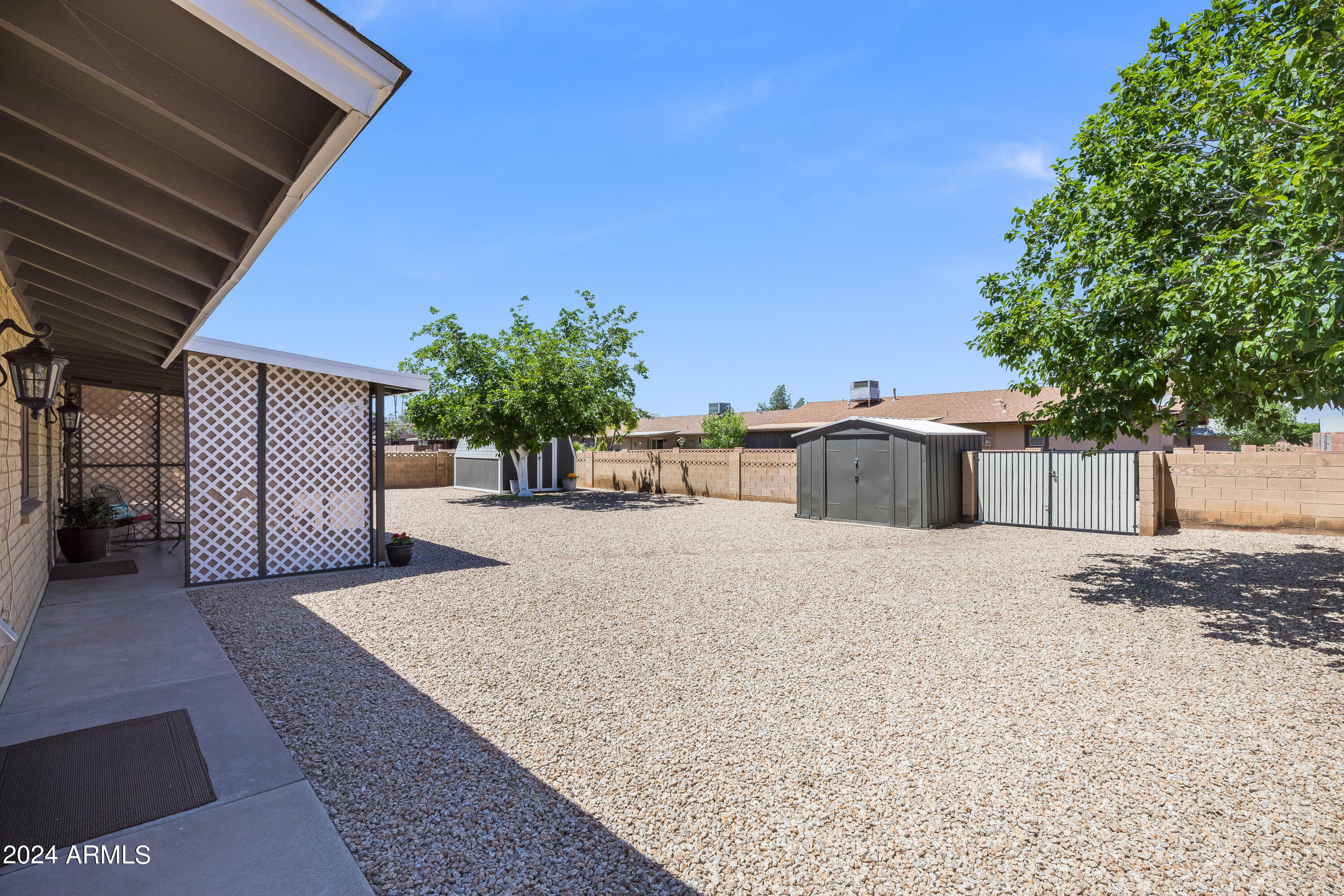 214 E LA CANADA Boulevard