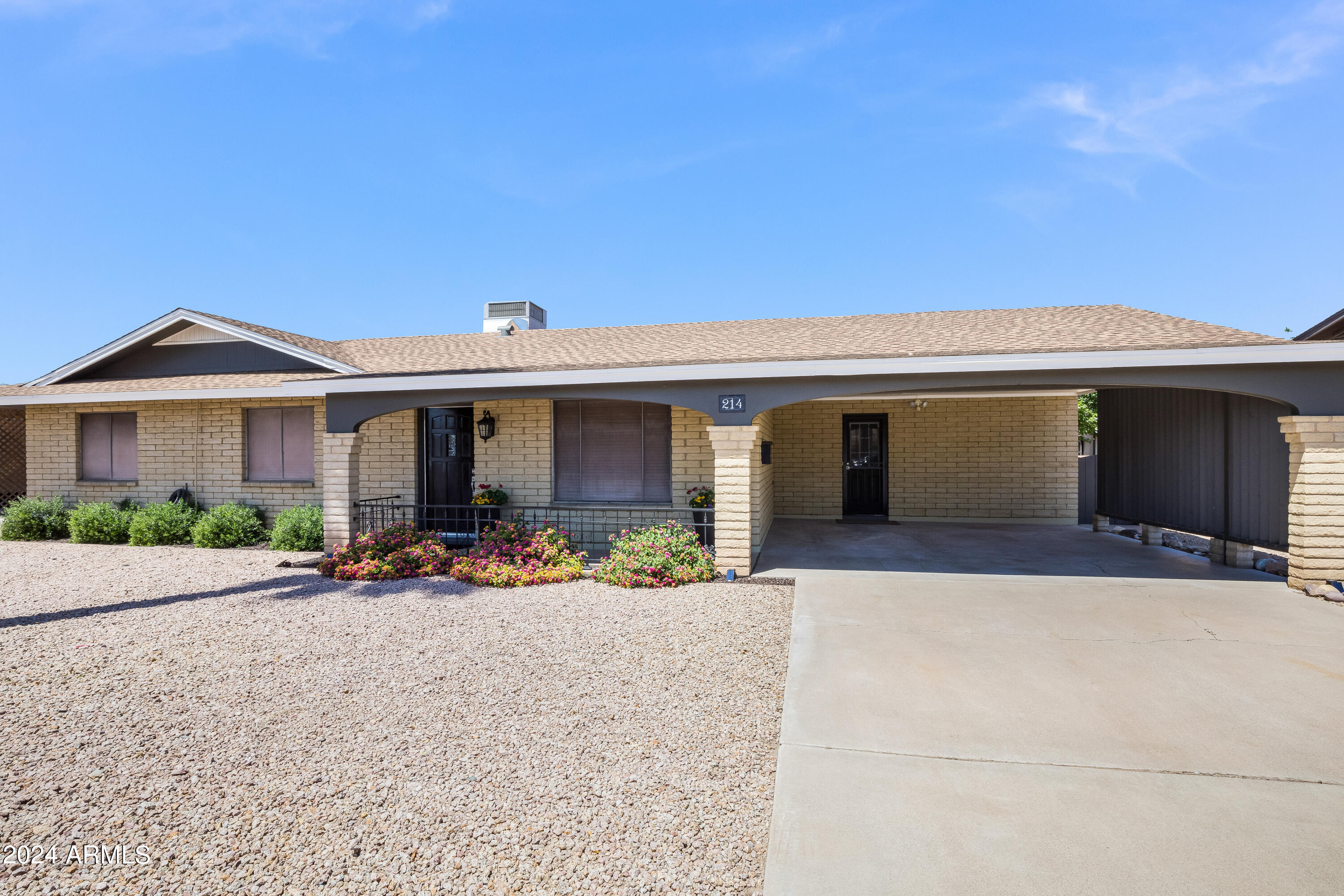 214 E LA CANADA Boulevard