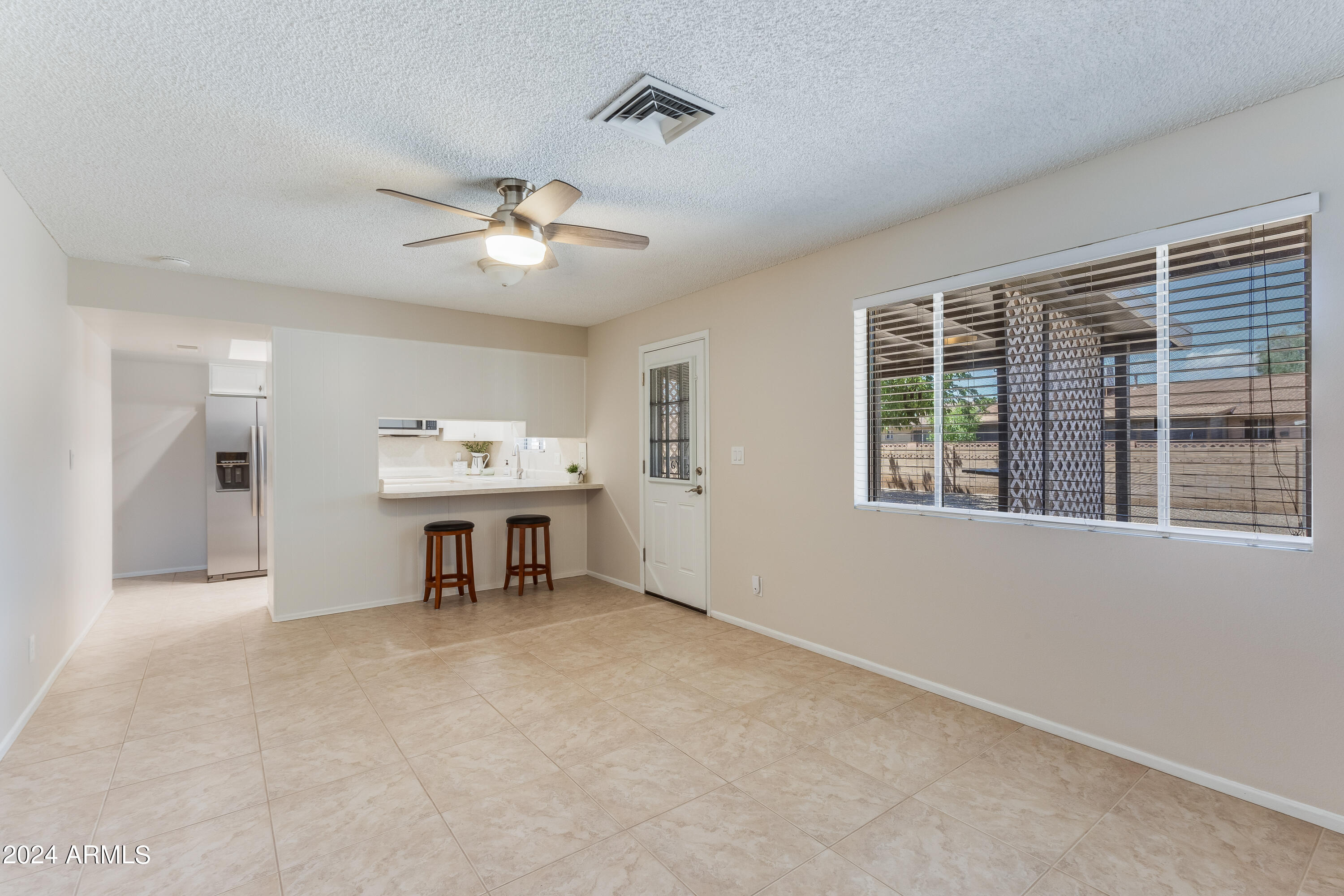 214 E LA CANADA Boulevard