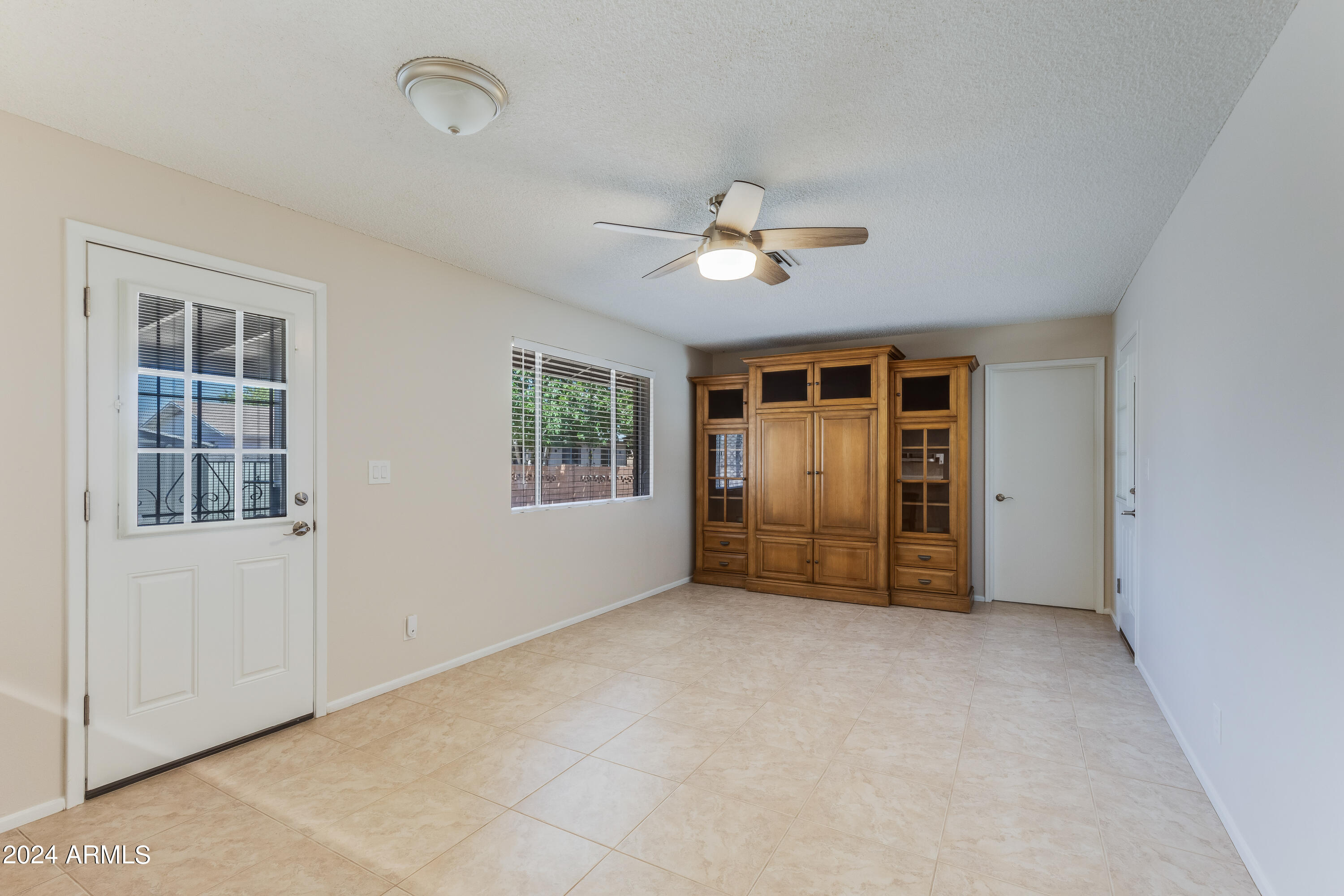 214 E LA CANADA Boulevard