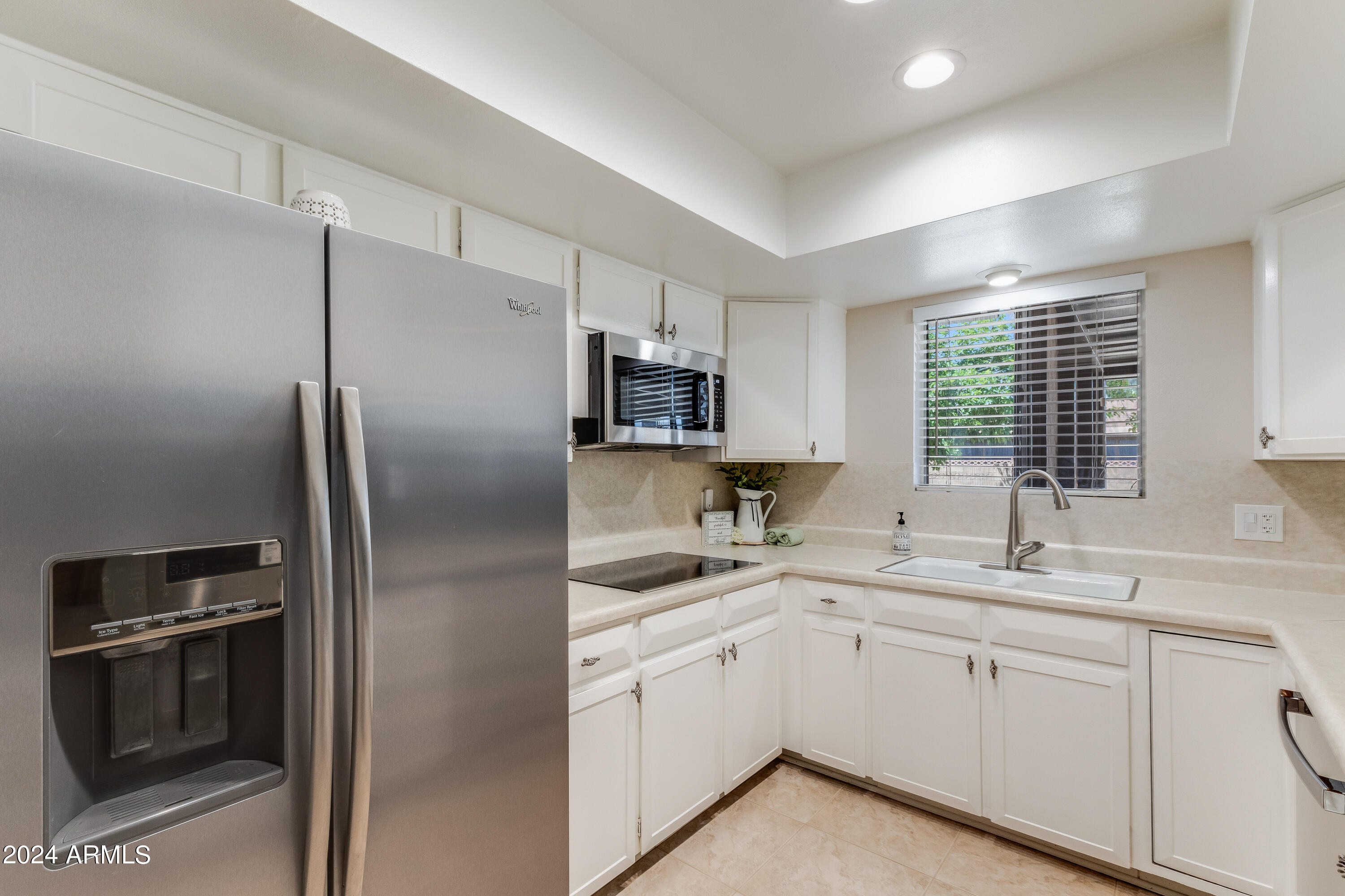214 E LA CANADA Boulevard