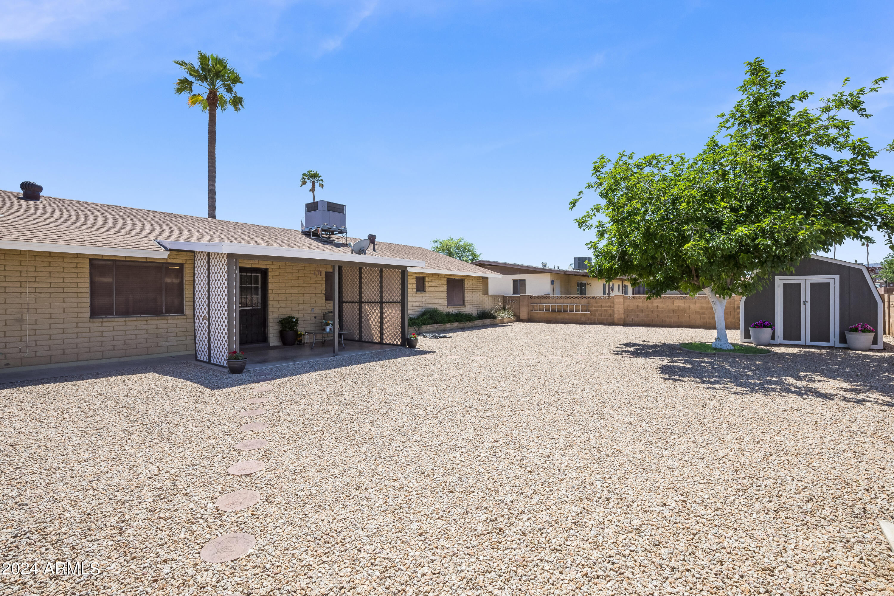 214 E LA CANADA Boulevard
