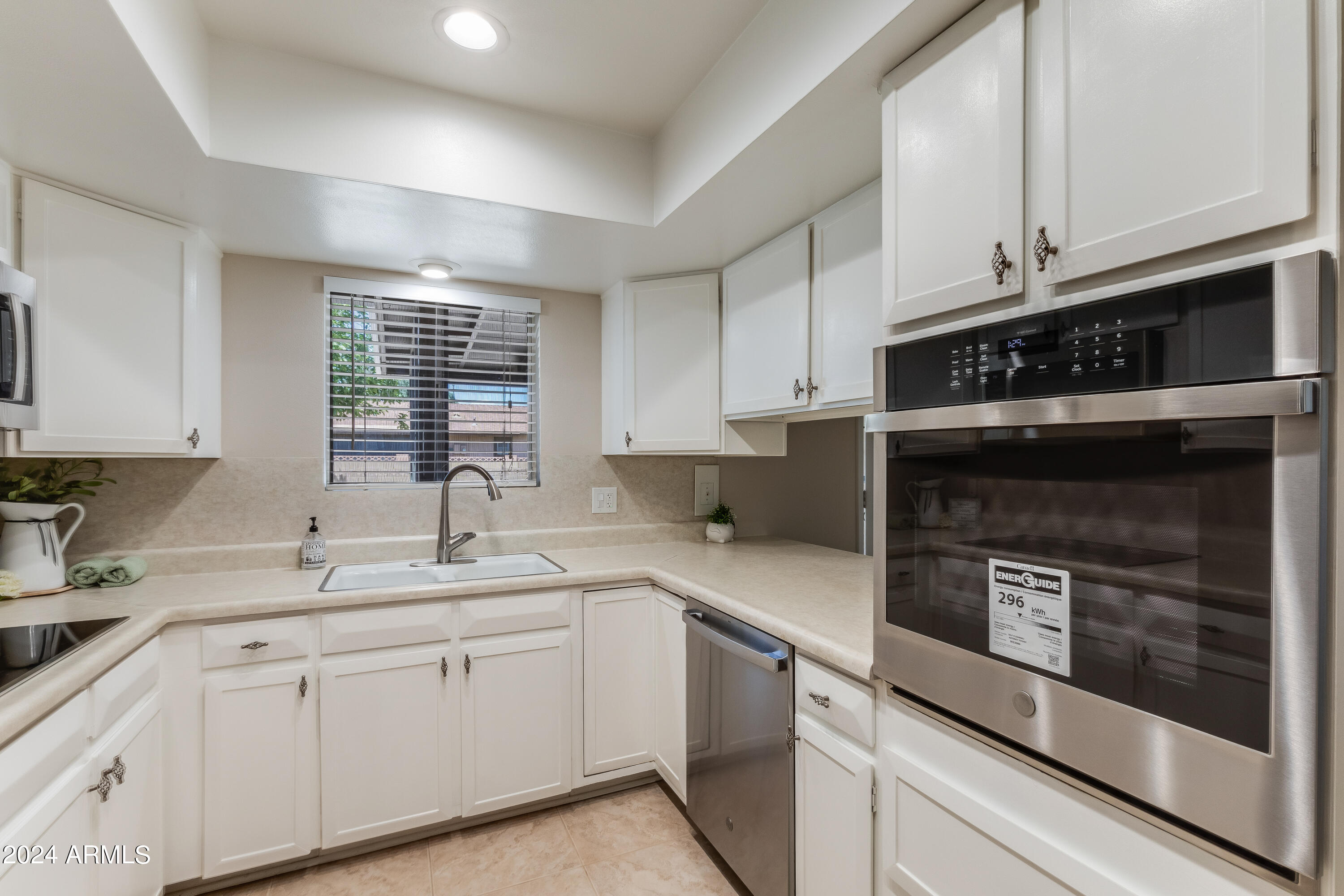 214 E LA CANADA Boulevard