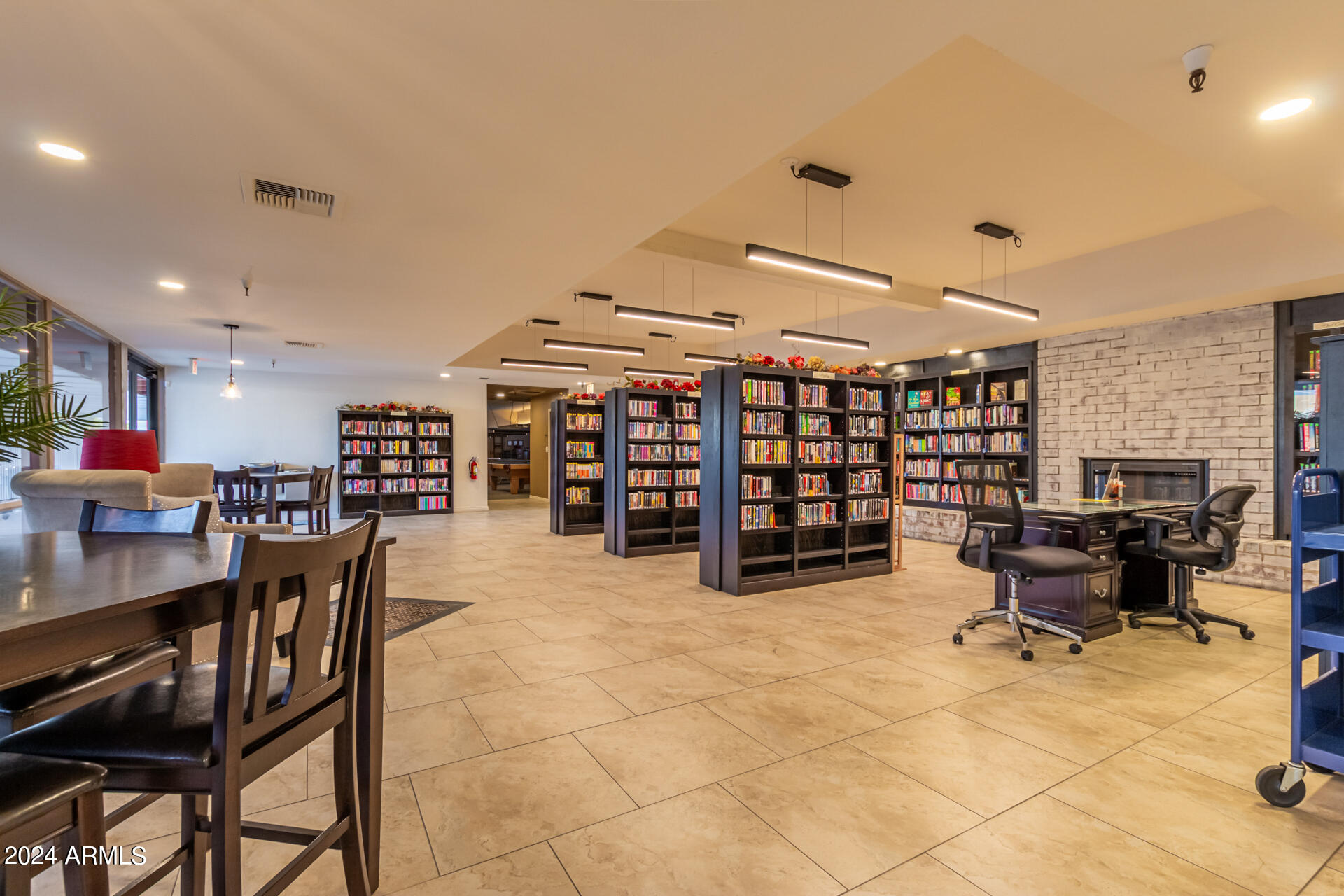 10525 E SUNNYDALE Drive