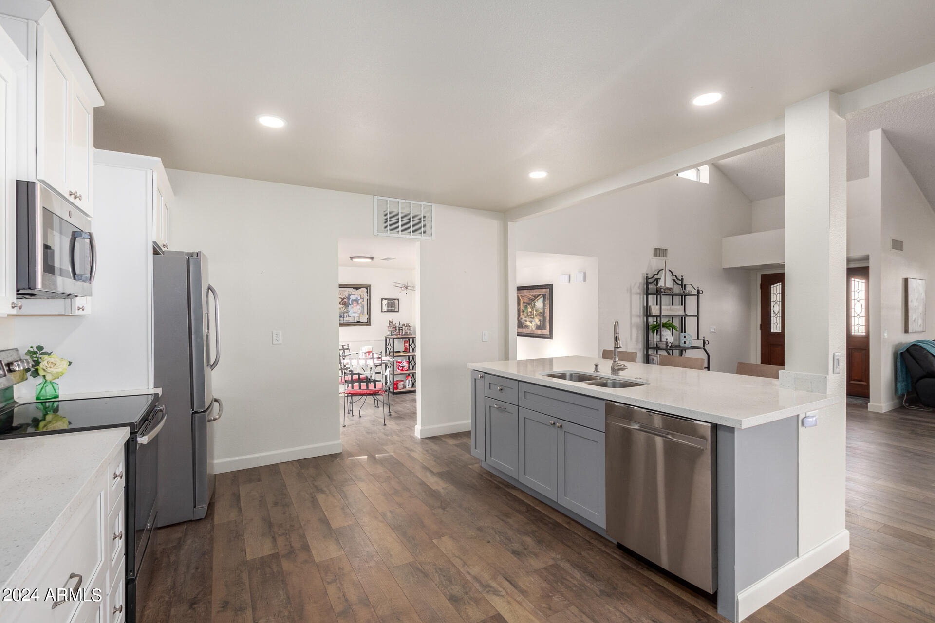 10525 E SUNNYDALE Drive