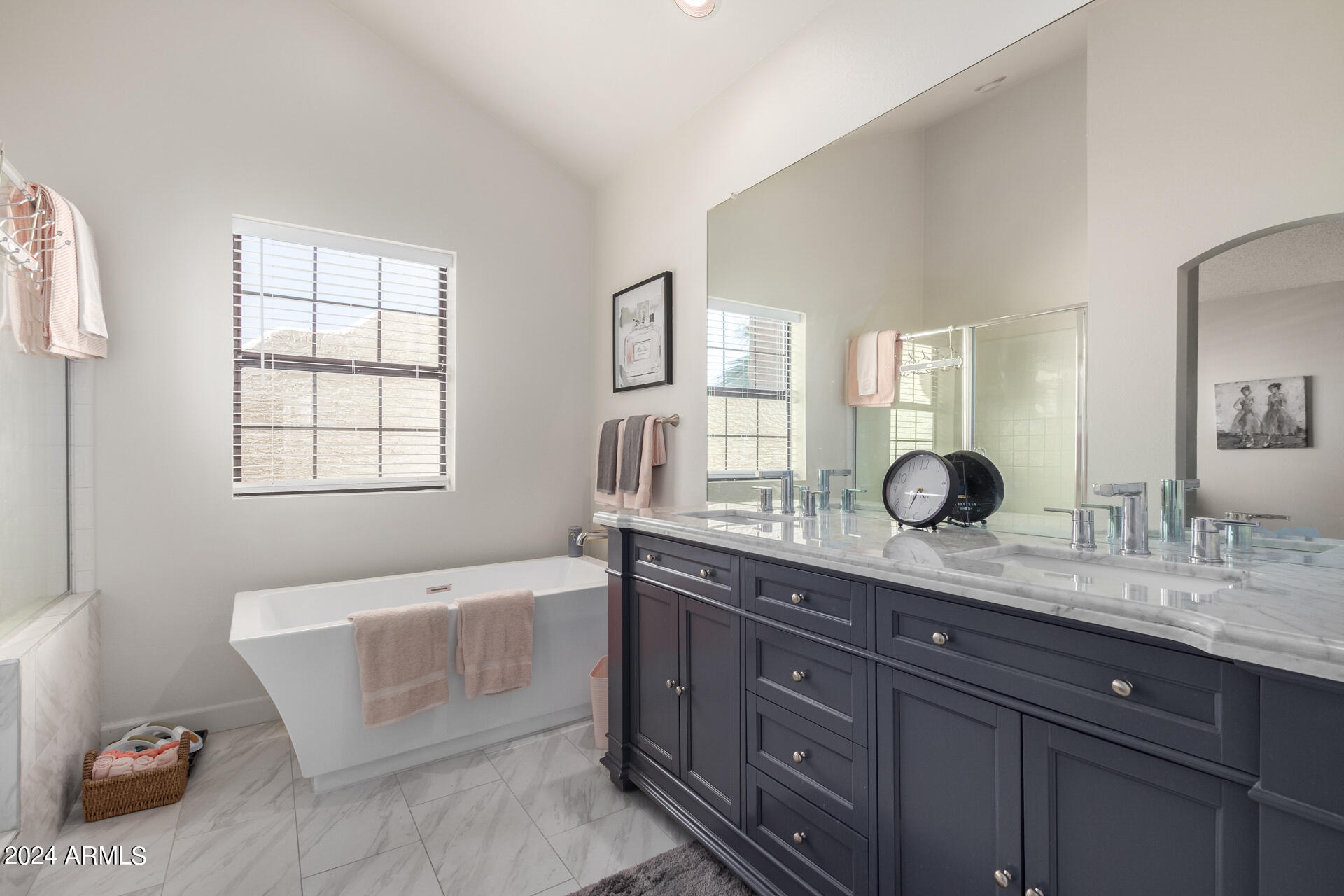 10525 E SUNNYDALE Drive