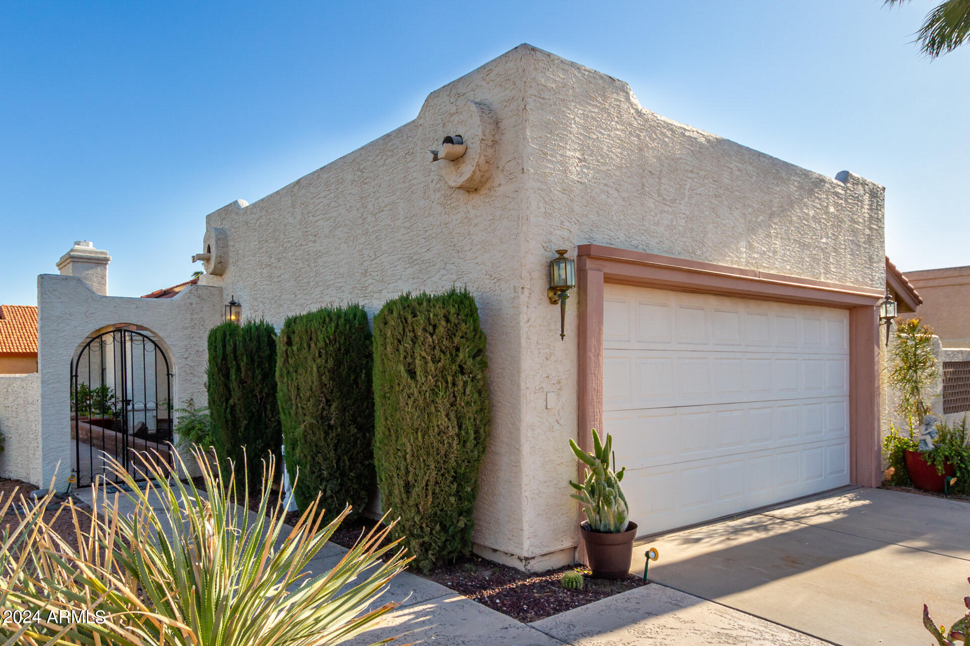 10525 E SUNNYDALE Drive