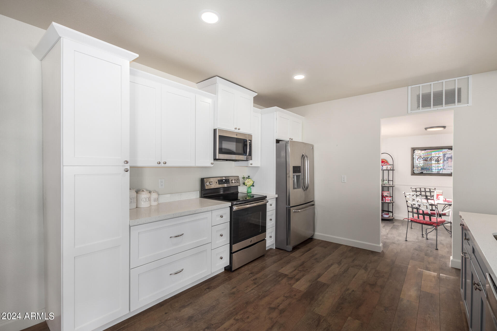 10525 E SUNNYDALE Drive